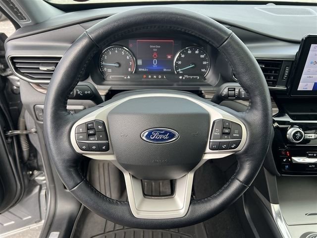 Used 2022 Ford Explorer Limited w/ Equipment Group 301A AWD/4WD image 14