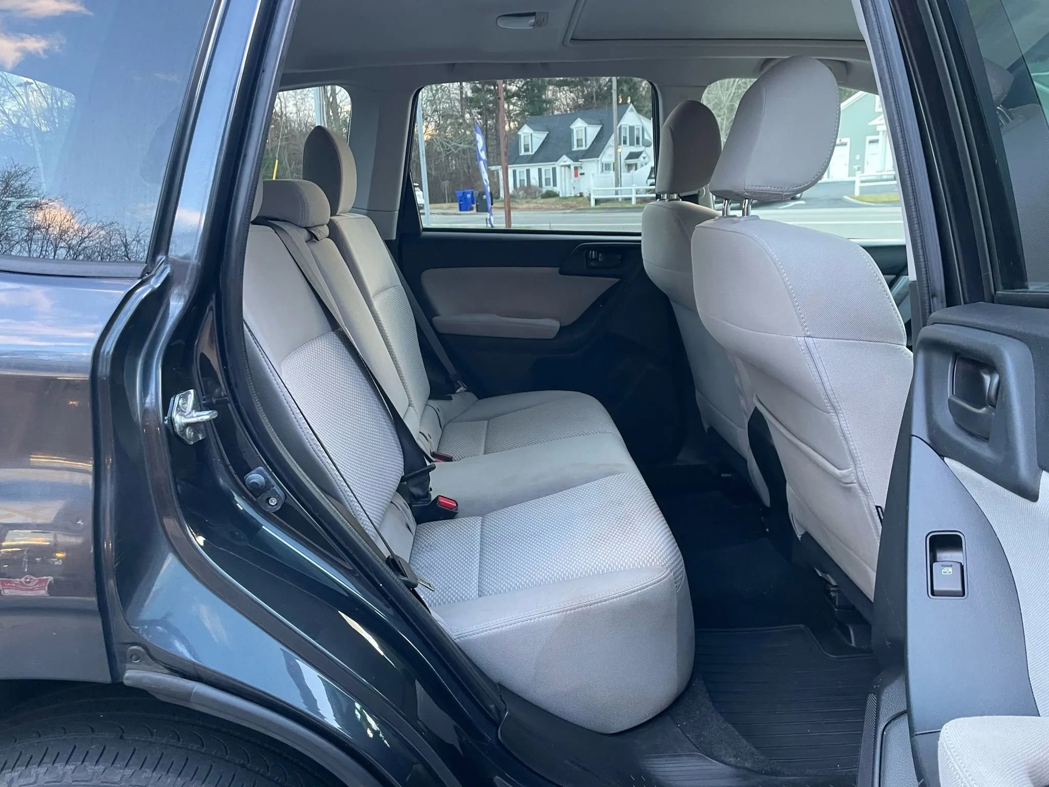 Used 2015 Subaru Forester 2.5i Premium w/ All-Weather Package image 34