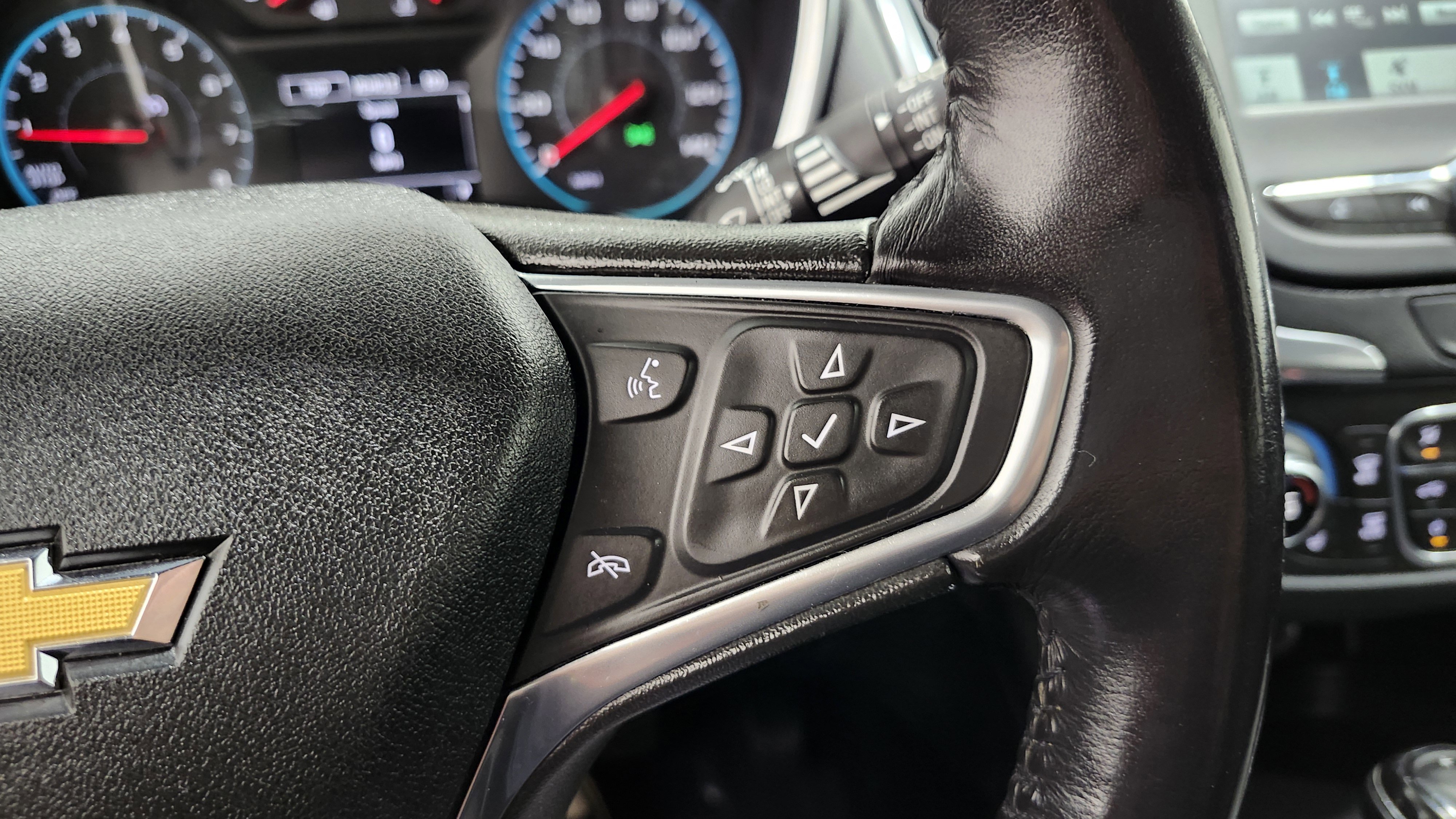 Used 2018 Chevrolet Equinox LT image 34