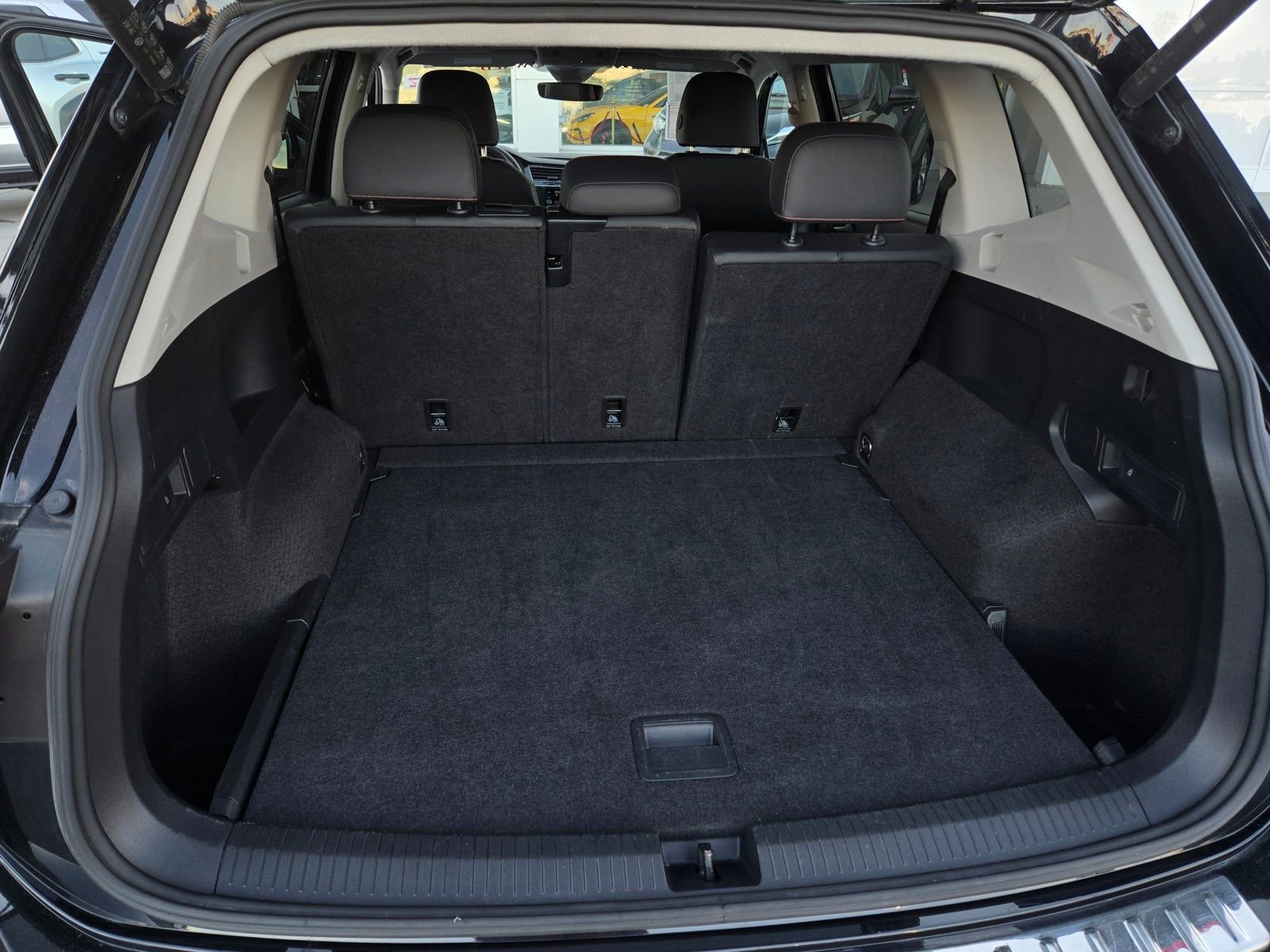 Used 2024 Volkswagen Tiguan Wolfsburg Edition image 24