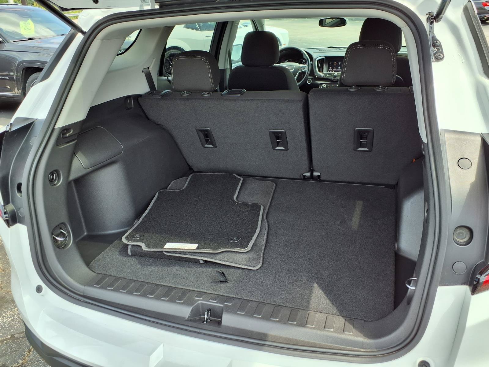 Used 2024 GMC Terrain SLE FWD image 27
