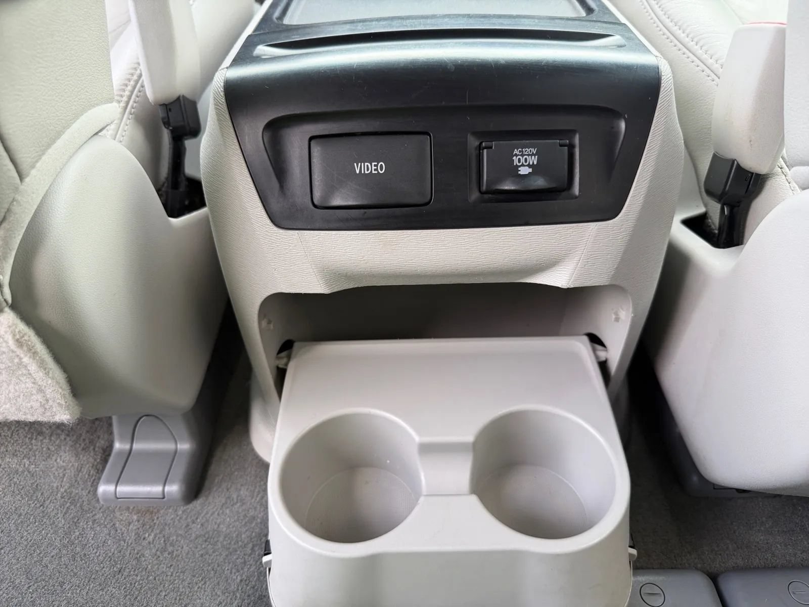 Used 2012 Toyota Sienna XLE w/ Entertainment Pkg FWD image 28