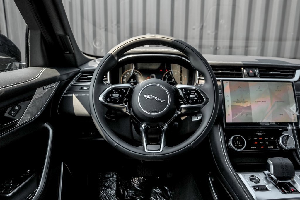 New 2026 Jaguar F-PACE R-Dynamic S image 17