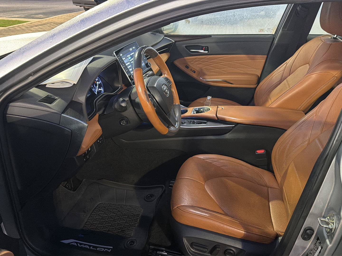 Used 2019 Toyota Avalon Limited w/ Advanced Safety Package FWD image 10
