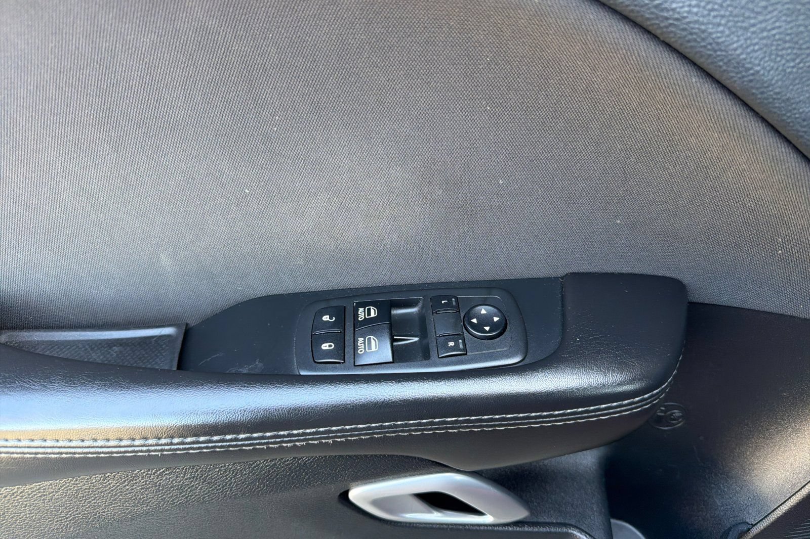 Used 2018 Dodge Challenger SXT RWD image 13