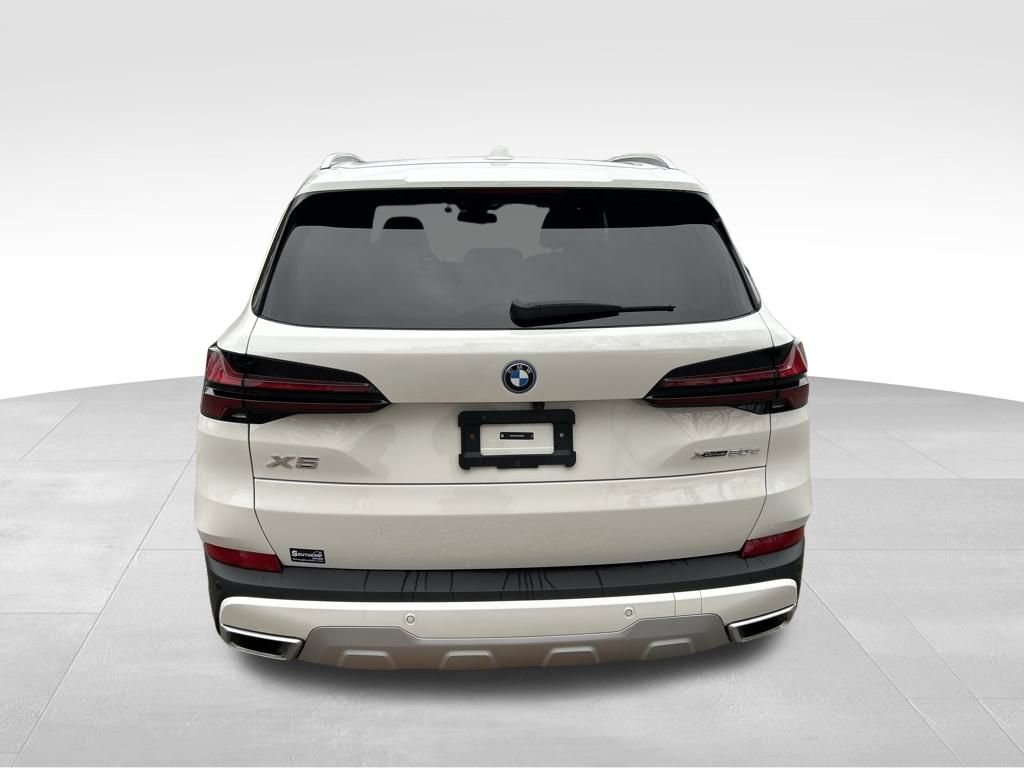 Used 2025 BMW X5 xDrive50e image 4