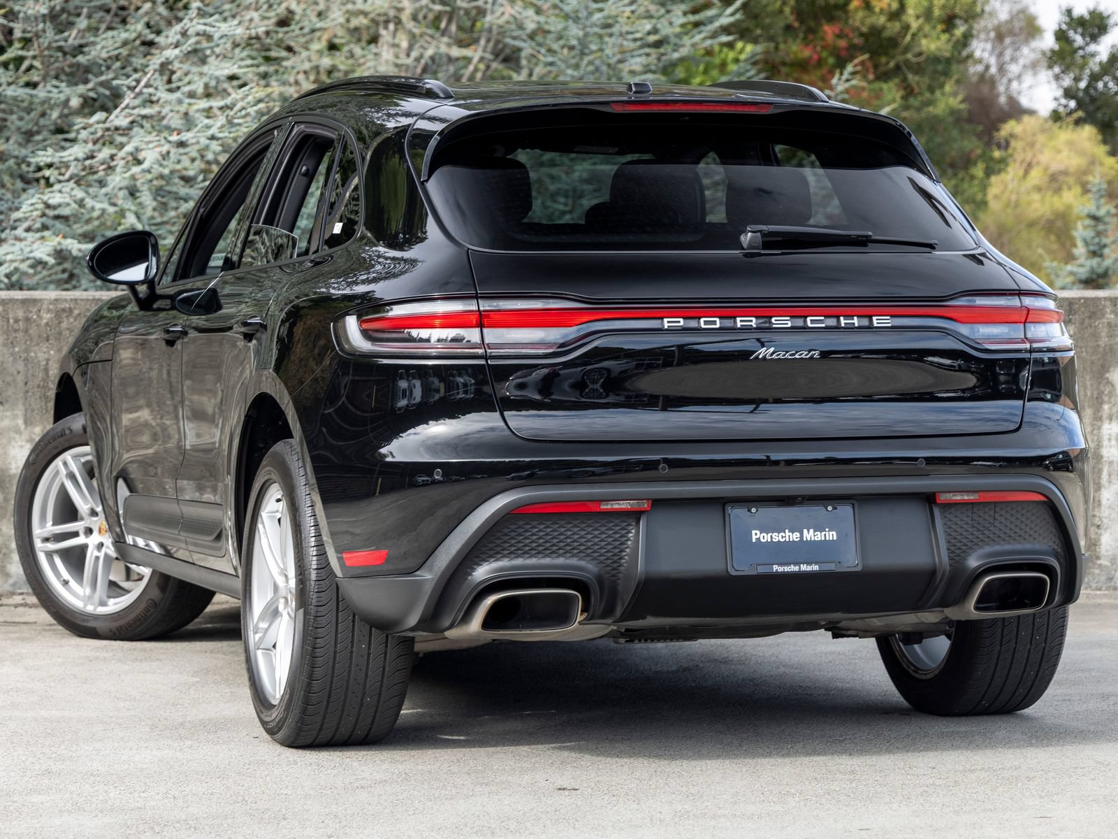 Certified 2023 Porsche Macan AWD/4WD image 3