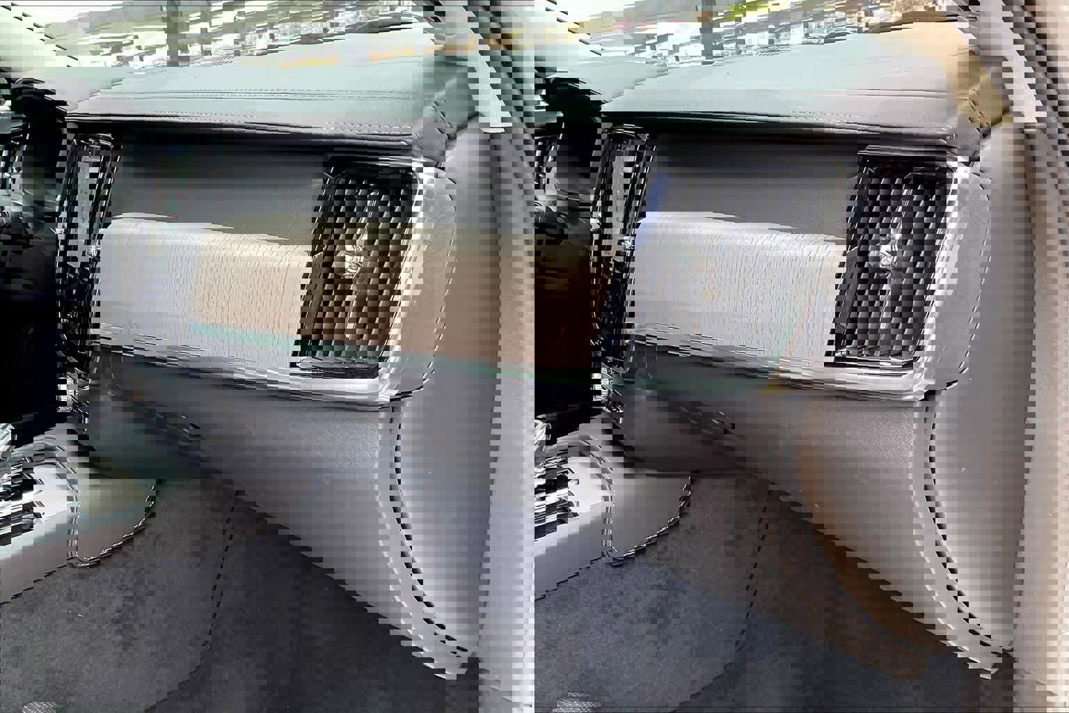 Used 2025 Volvo V90 B6 Cross Country Ultra w/ Protection Package Premier image 19