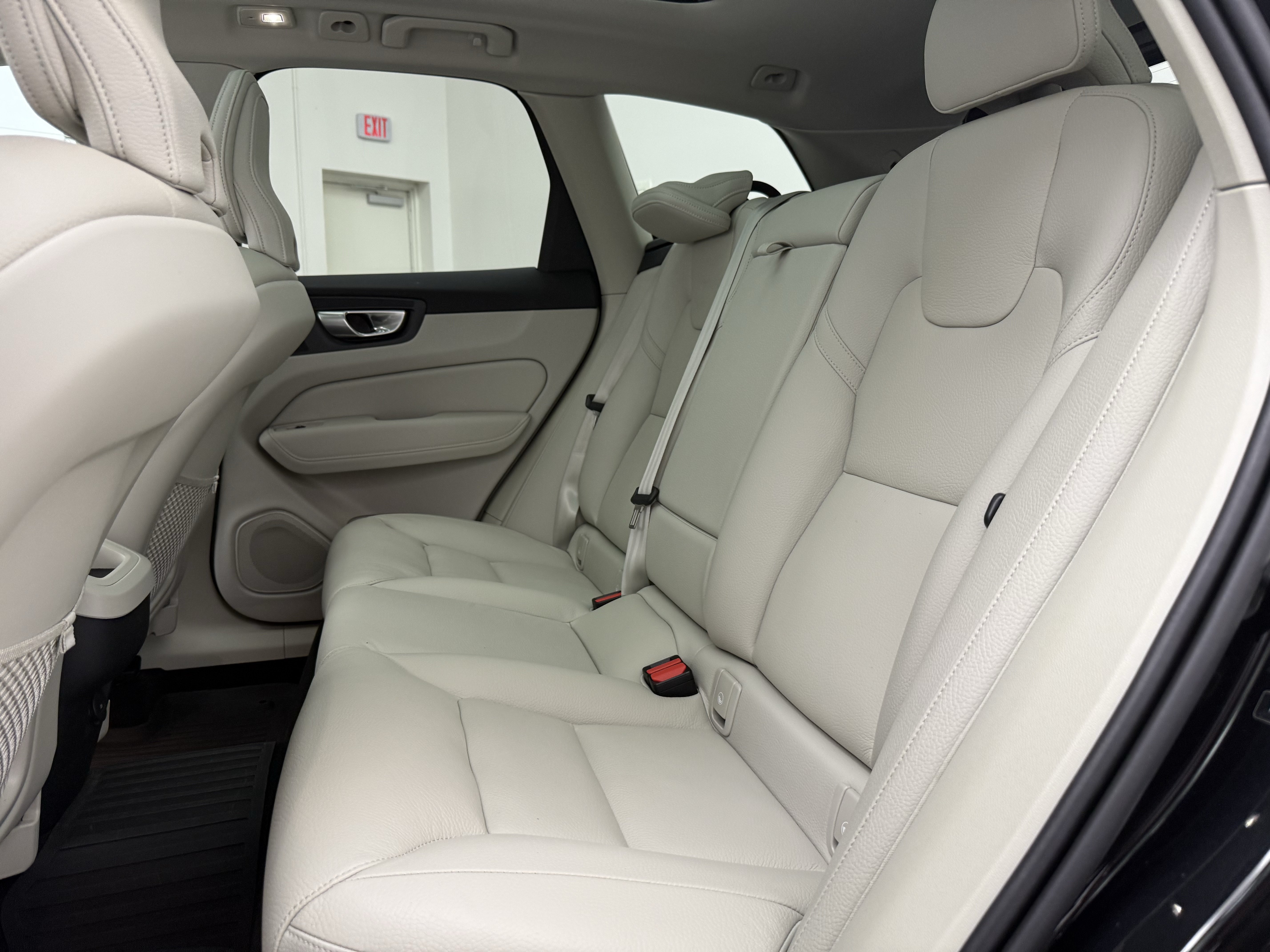 Certified 2024 Volvo XC60 B5 Plus w/ Protection Package Premier AWD/4WD image 22