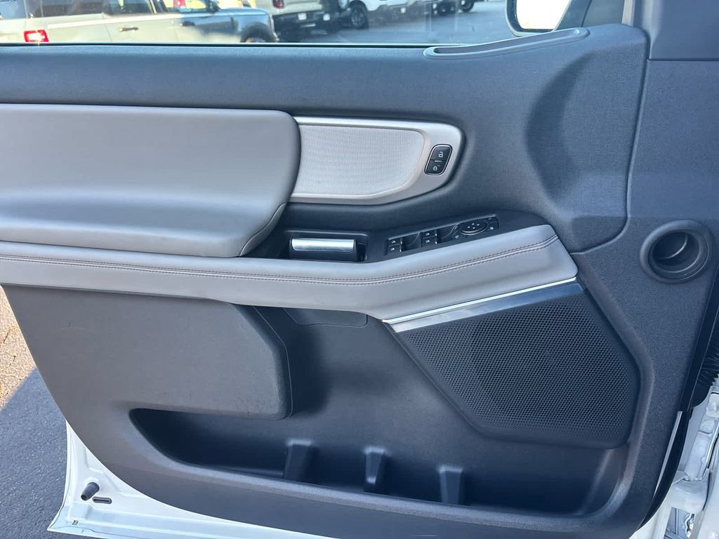 Used 2025 Ford Expedition Active image 14