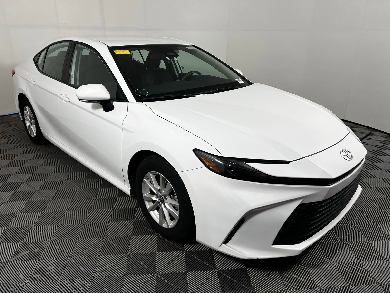 Used 2025 Toyota Camry LE image 3