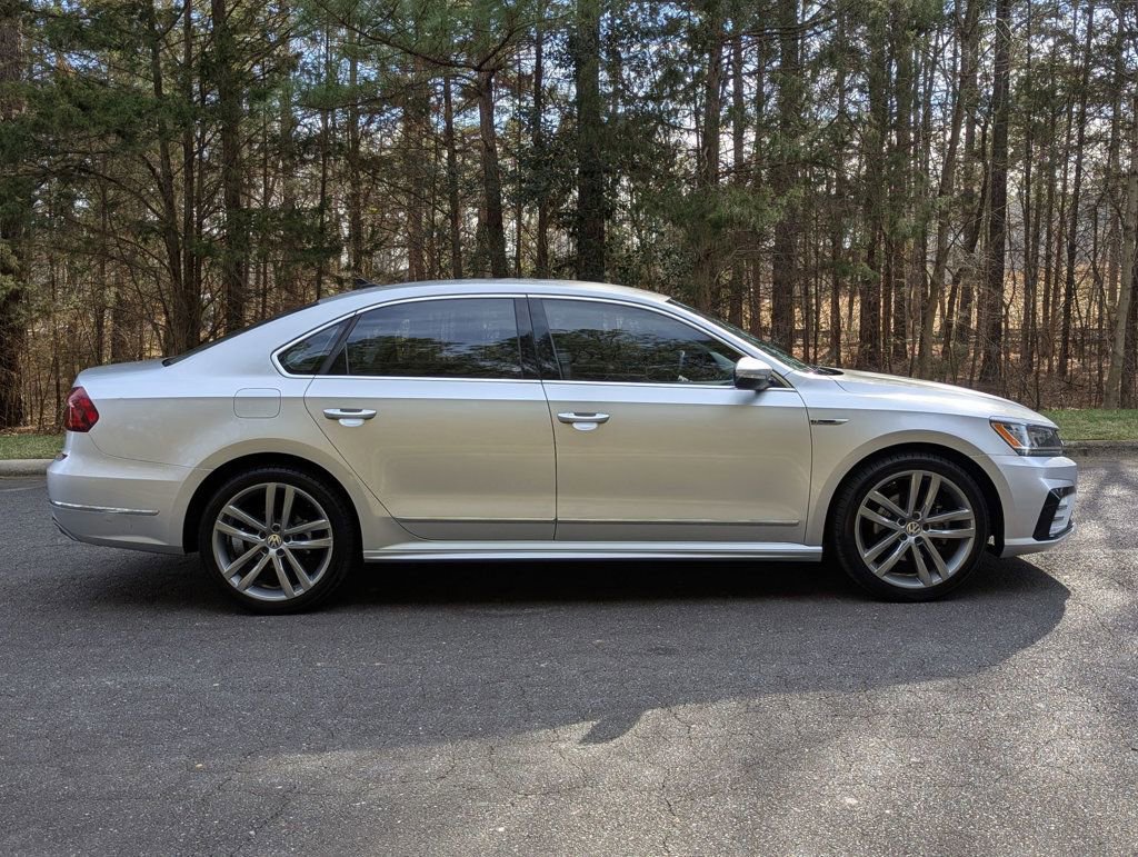 Used 2017 Volkswagen Passat 1.8T R-Line w/ R-Line Lighting Package image 9