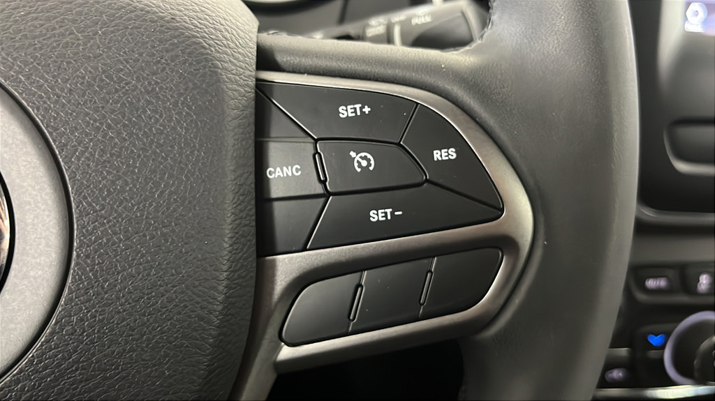 Used 2020 Jeep Cherokee Latitude Plus AWD/4WD image 26