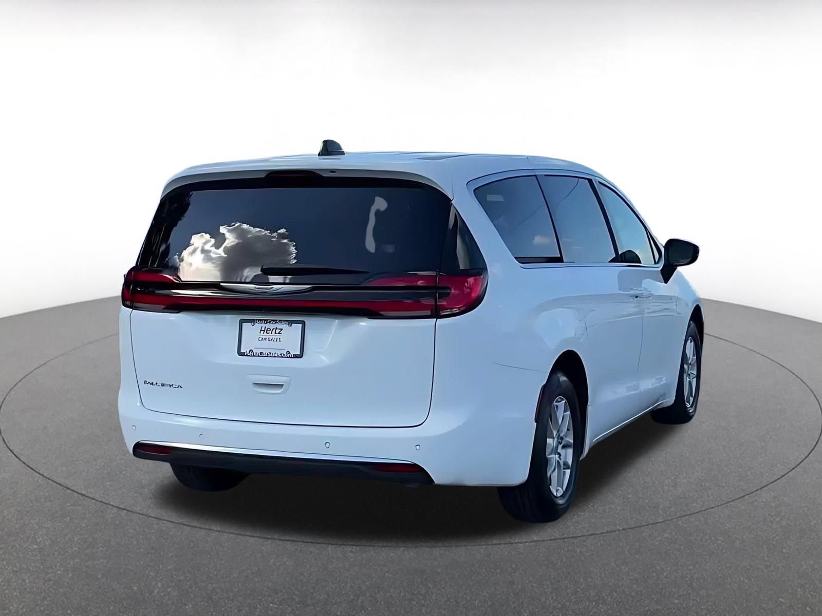 Used 2025 Chrysler Pacifica Select FWD image 13