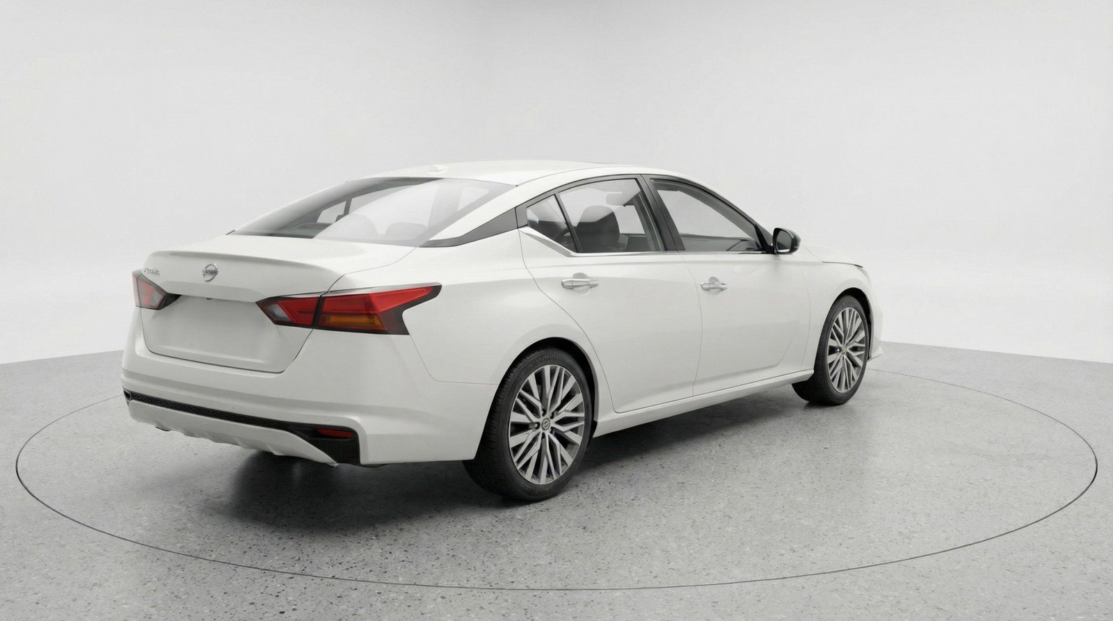 Used 2025 Nissan Altima 2.5 SV image 9