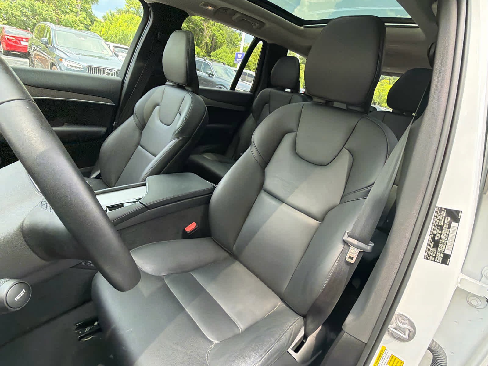 Used 2025 Volvo XC90 B5 Core AWD/4WD image 27