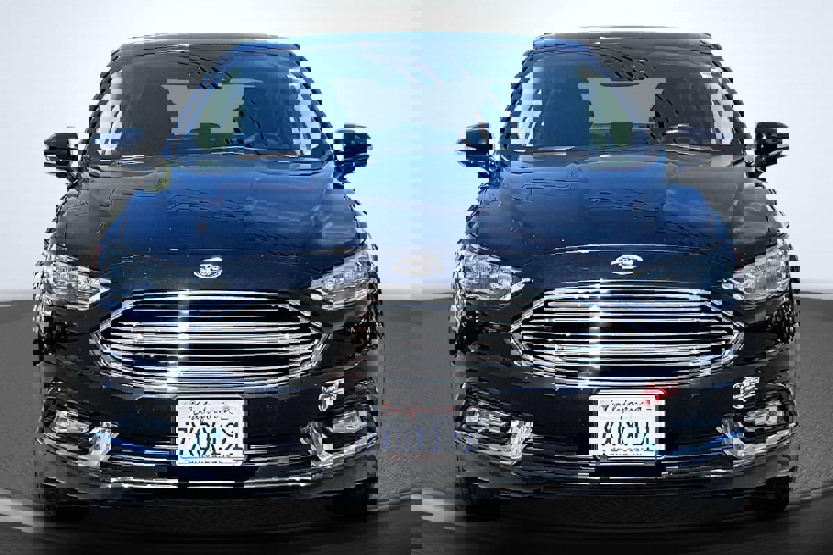 Used 2017 Ford Fusion Energi Titanium FWD image 3