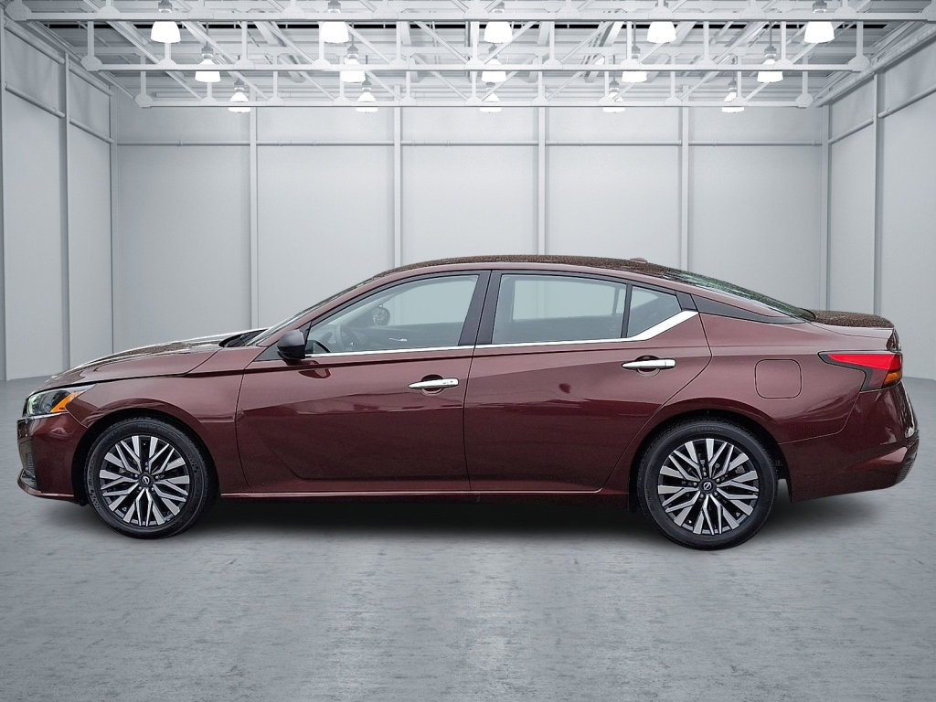 Used 2024 Nissan Altima 2.5 SV image 2