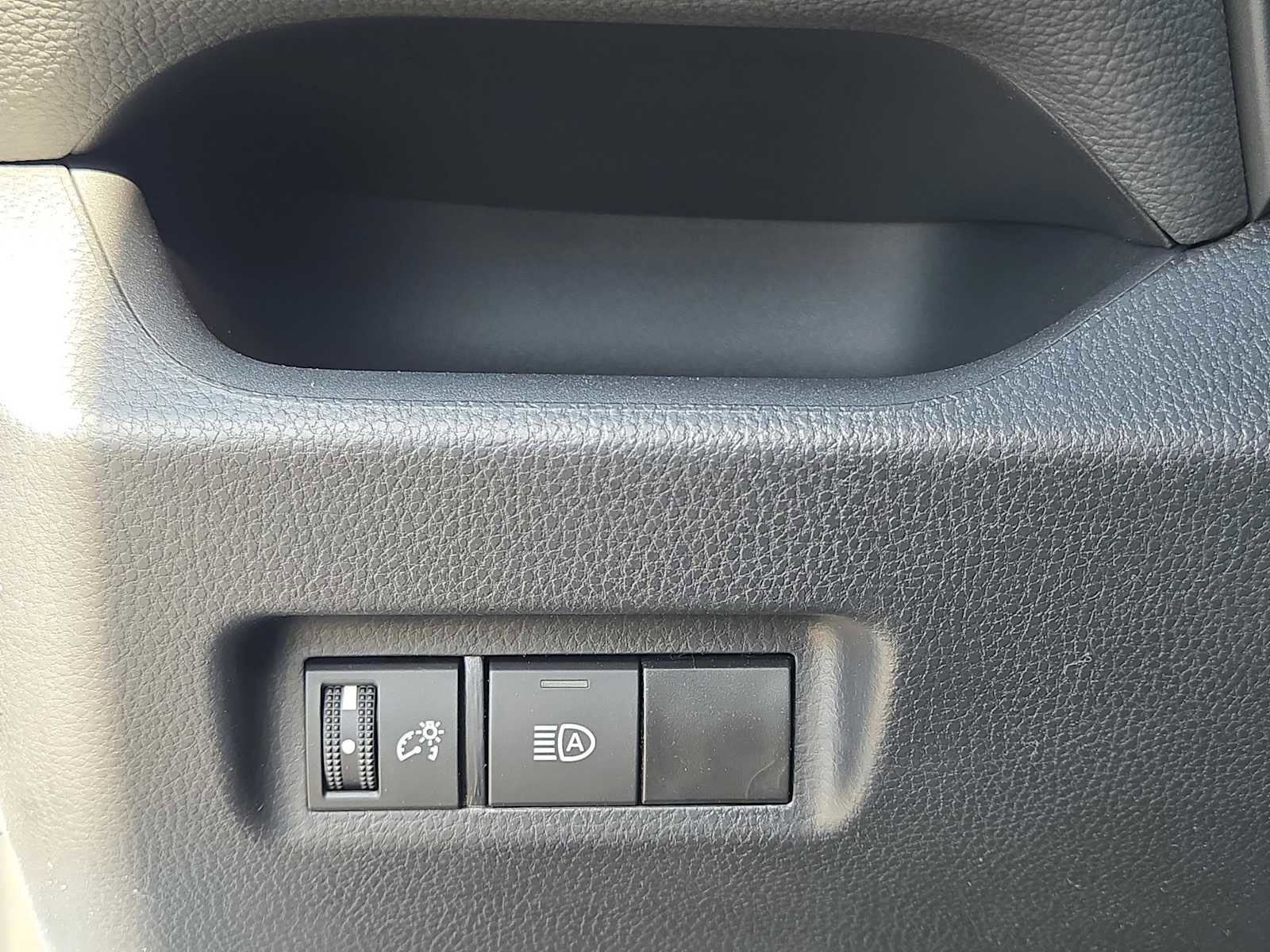 Used 2025 Toyota RAV4 SE image 21