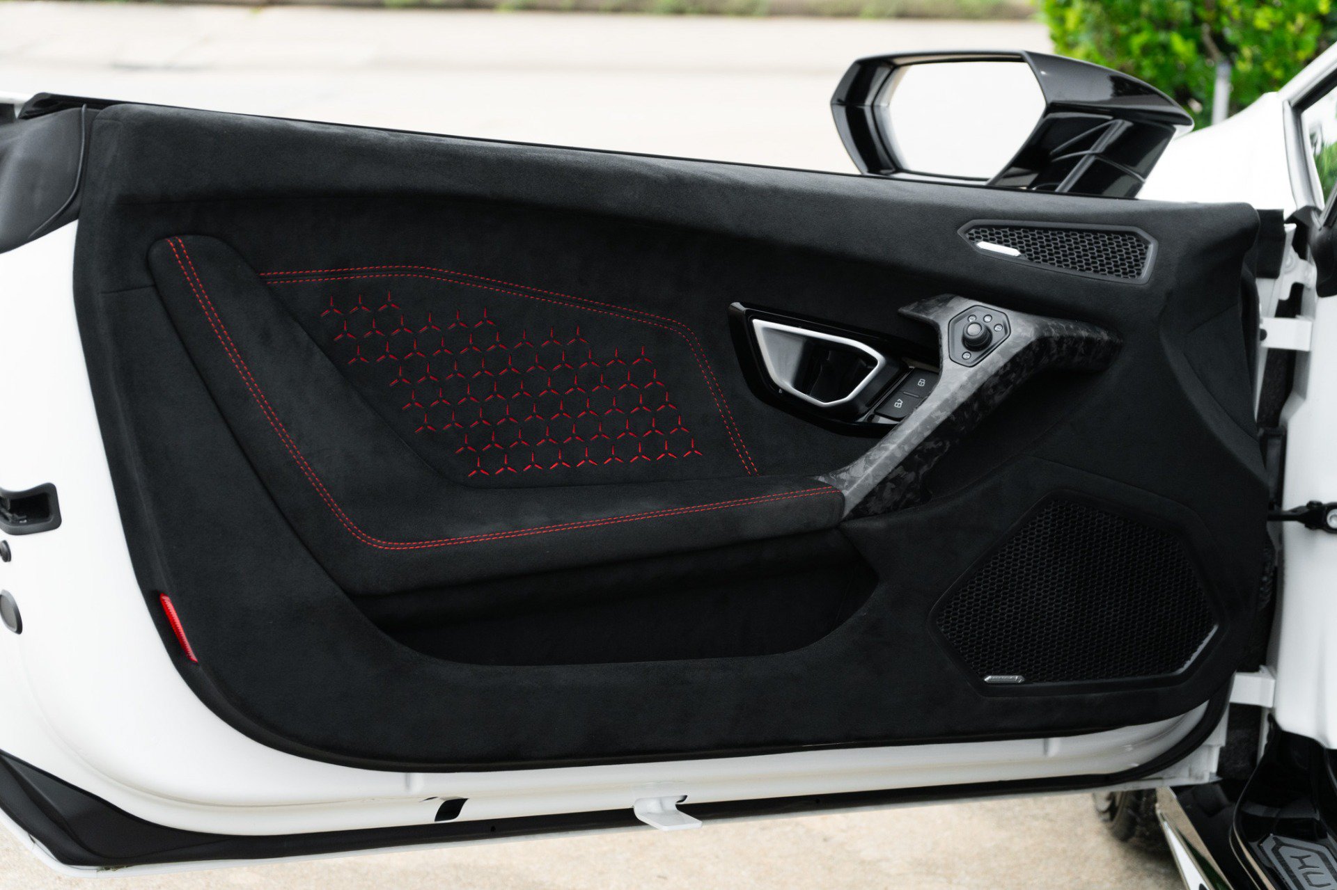 Used 2018 Lamborghini Huracan Performante AWD/4WD image 29
