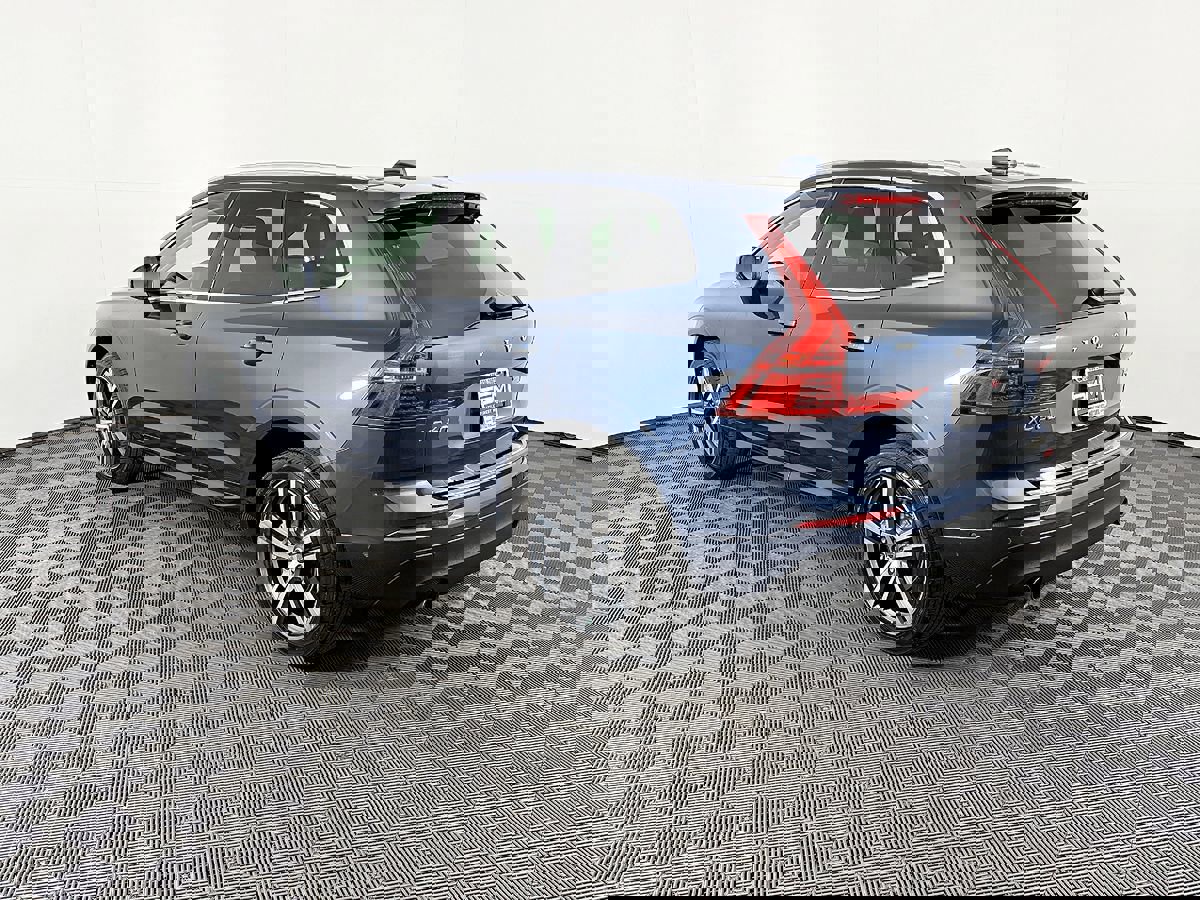 Used 2018 Volvo XC60 T5 Momentum w/ Convenience Package image 11