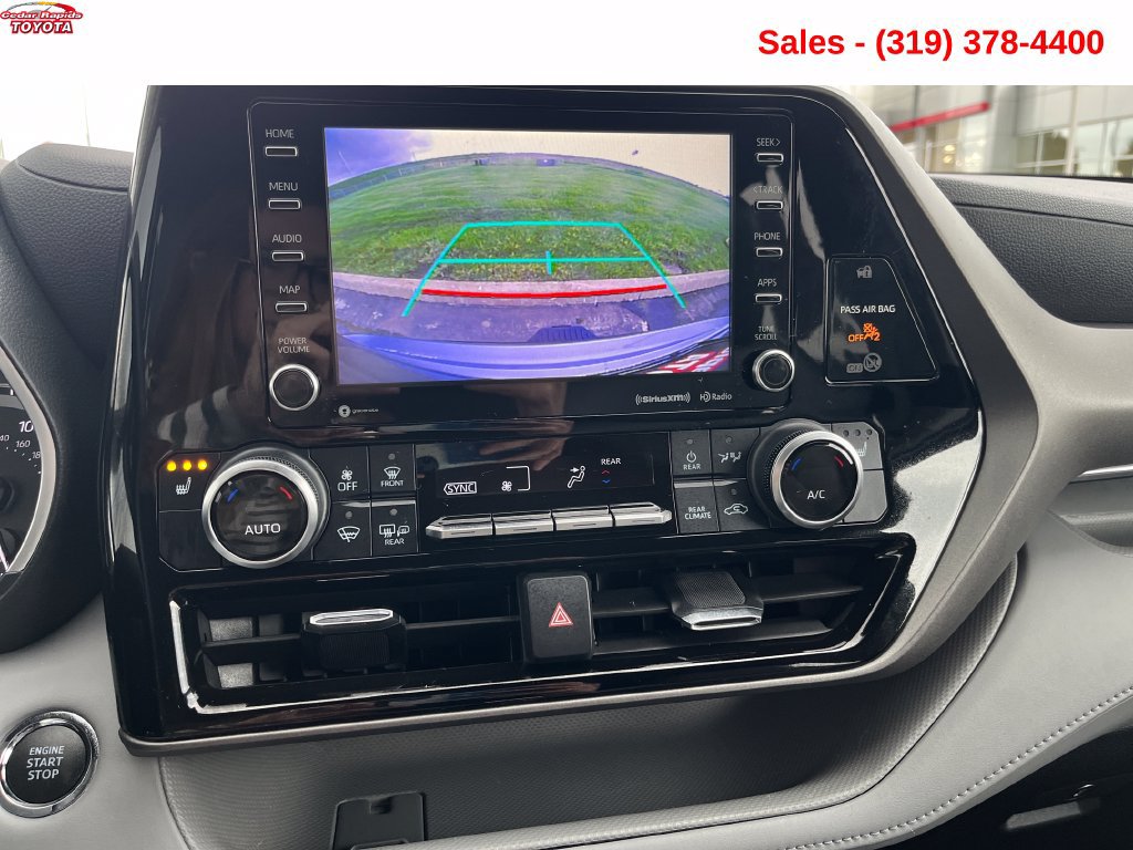 Used 2022 Toyota Highlander XLE AWD/4WD image 18