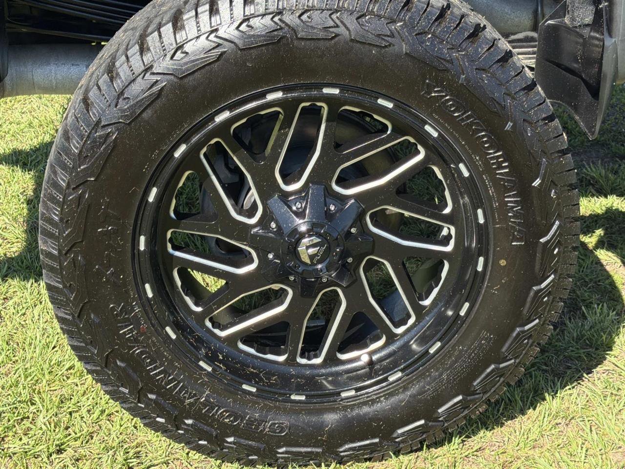 Used 2019 GMC Sierra 2500 Denali w/ Duramax Plus Package AWD/4WD image 10