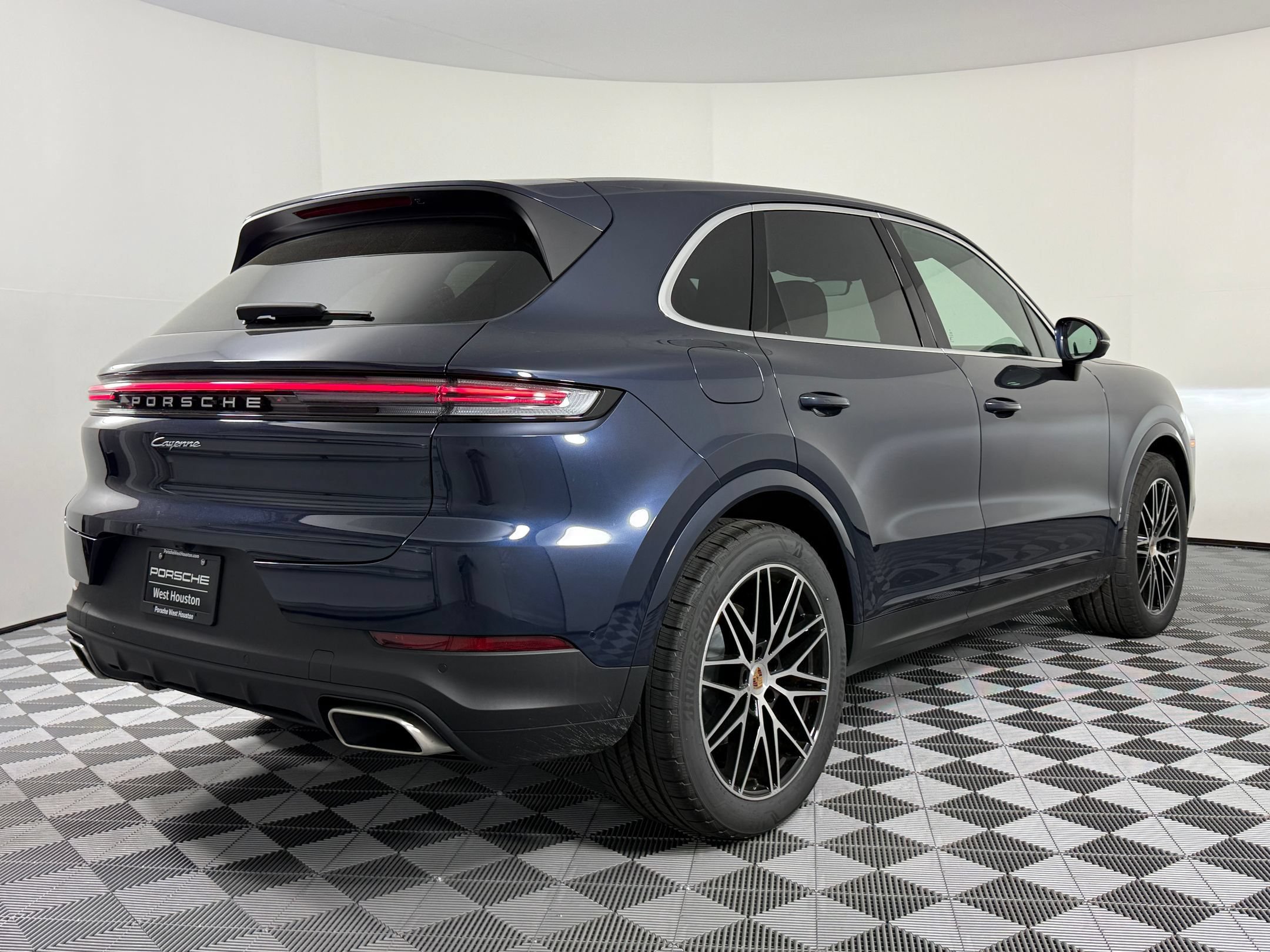 Certified 2026 Porsche Cayenne AWD/4WD image 9