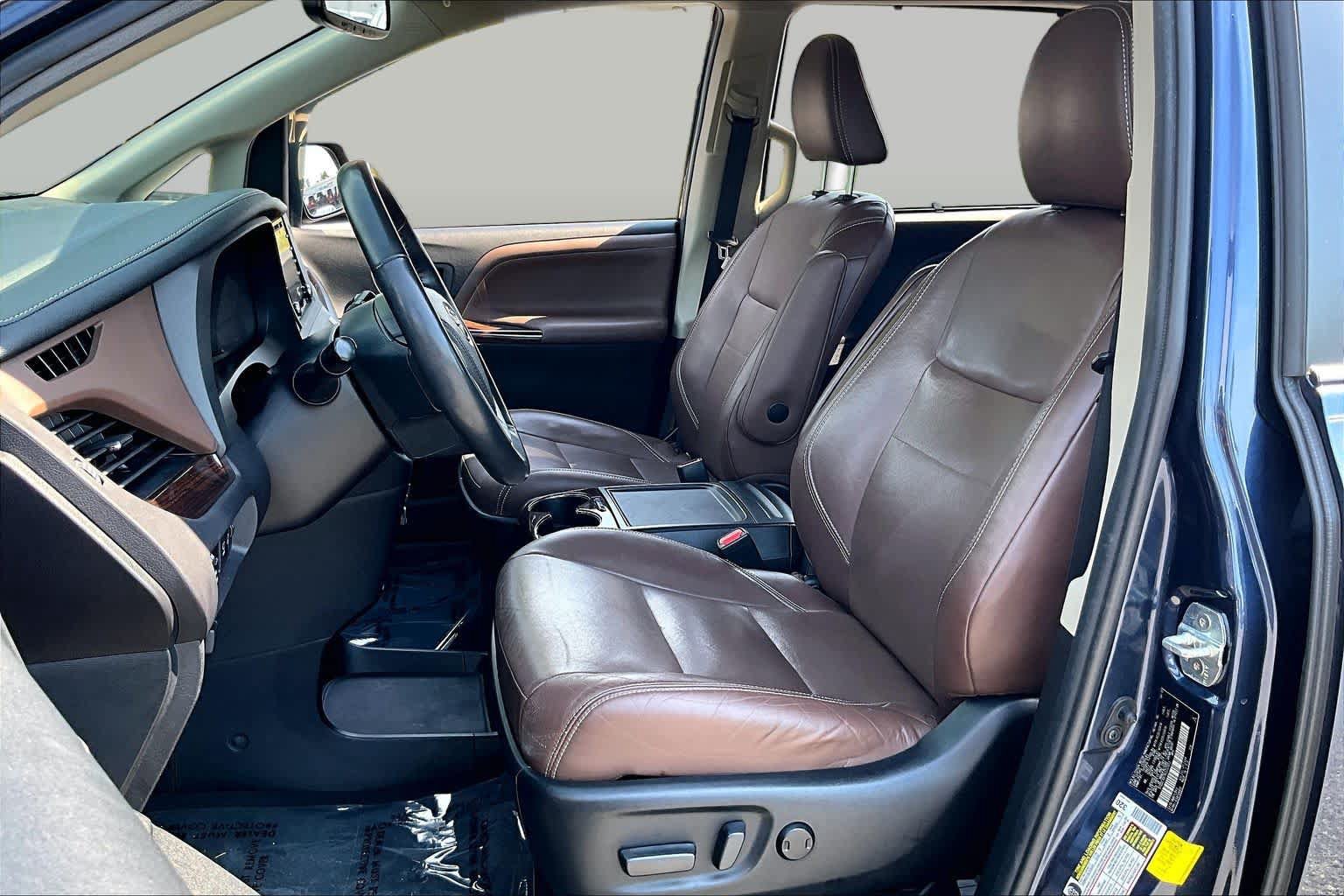 Used 2019 Toyota Sienna Limited Premium w/ Carpet Mat Package AWD/4WD image 8