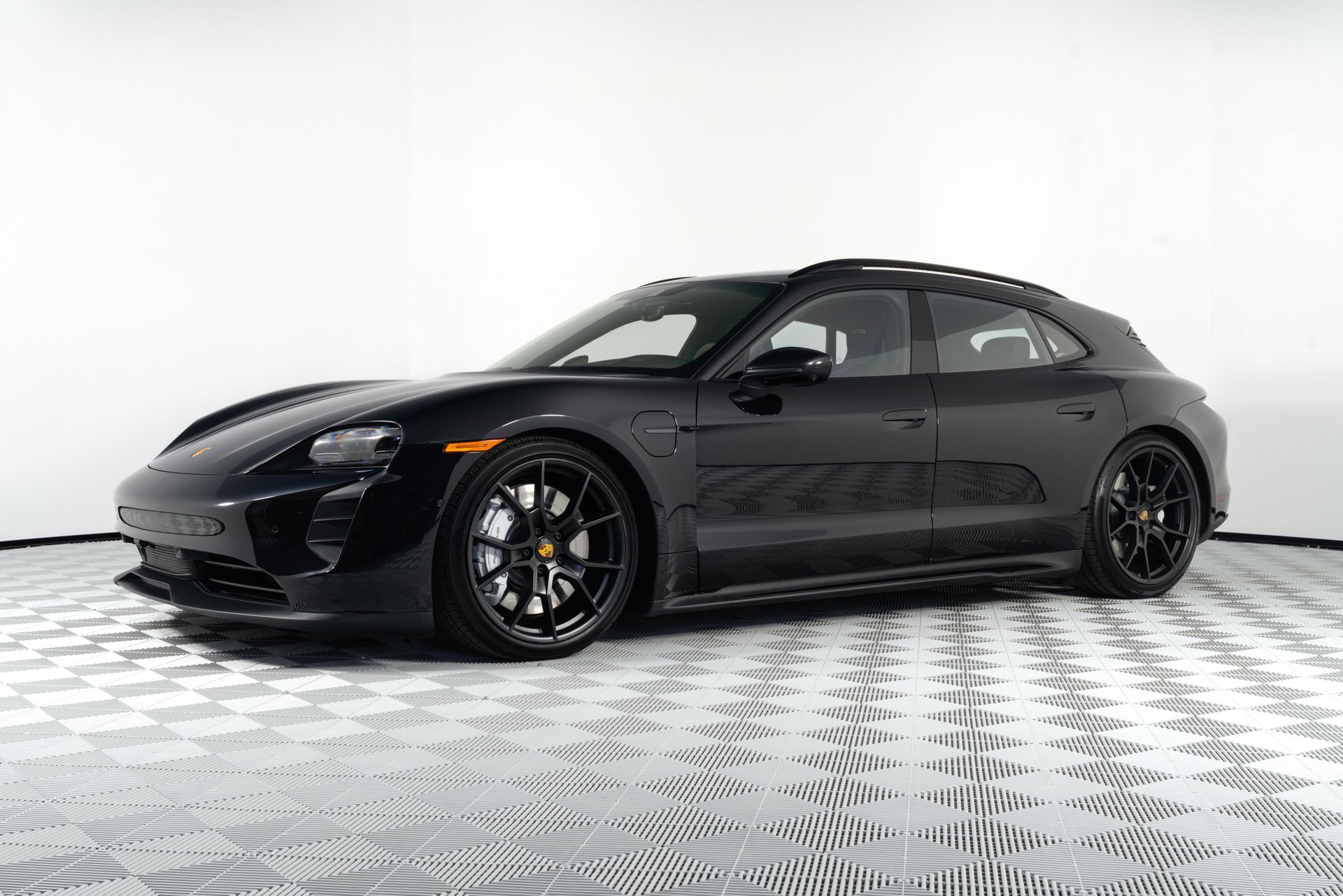 Used 2024 Porsche Taycan GTS AWD/4WD image 3
