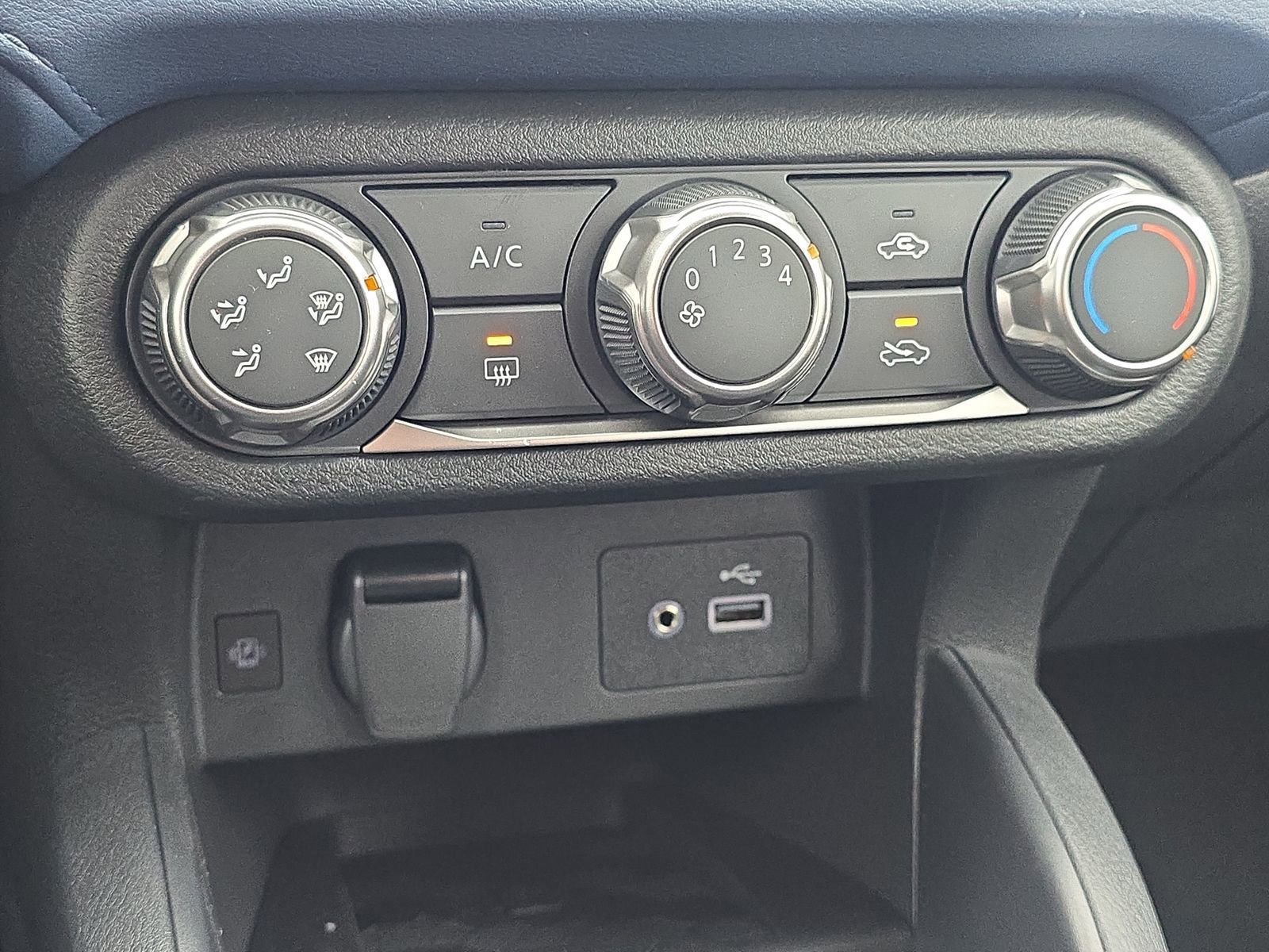 New 2025 Nissan Versa SV w/ Trunk Package image 21