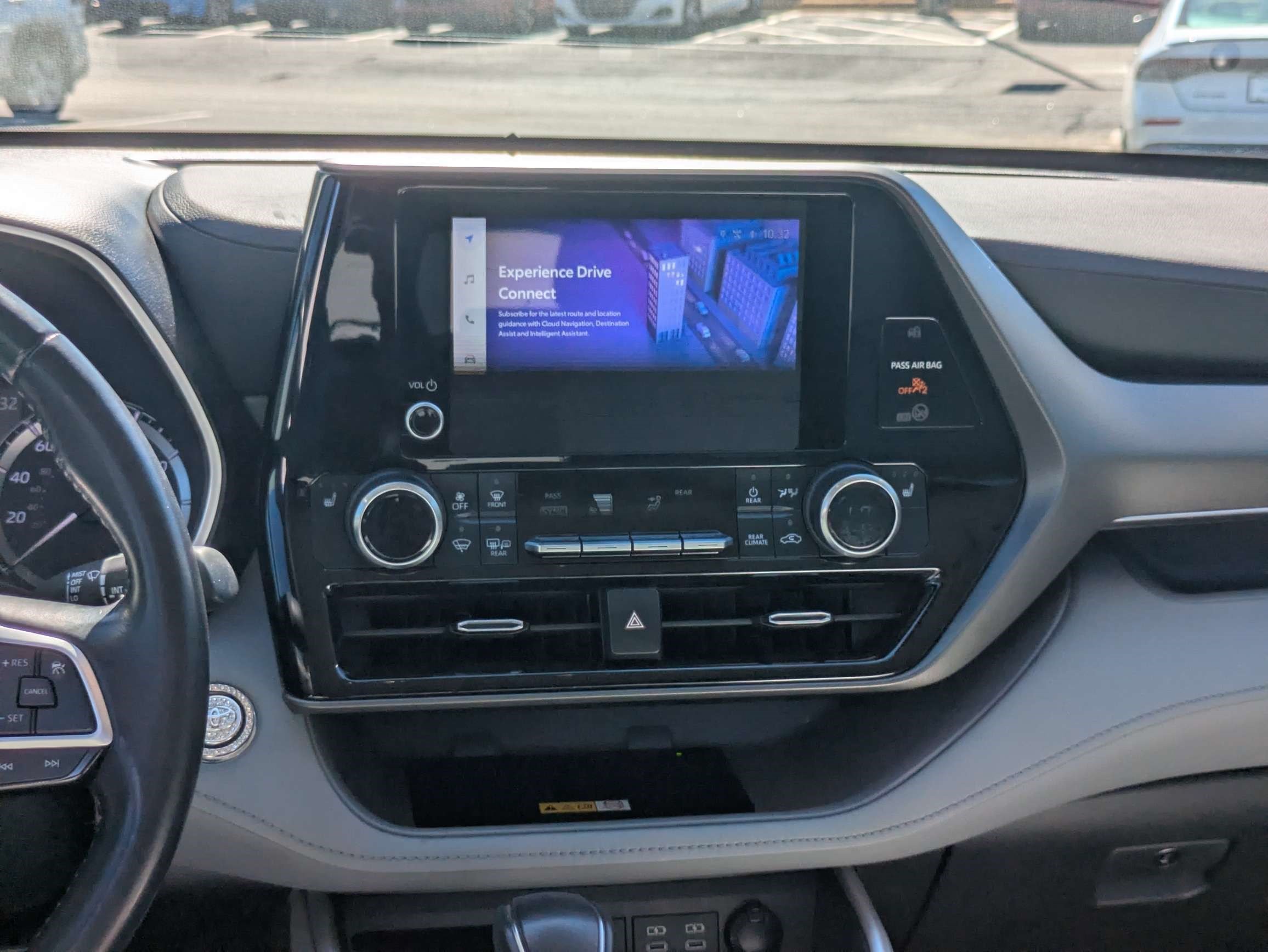 Used 2023 Toyota Highlander XLE FWD image 25