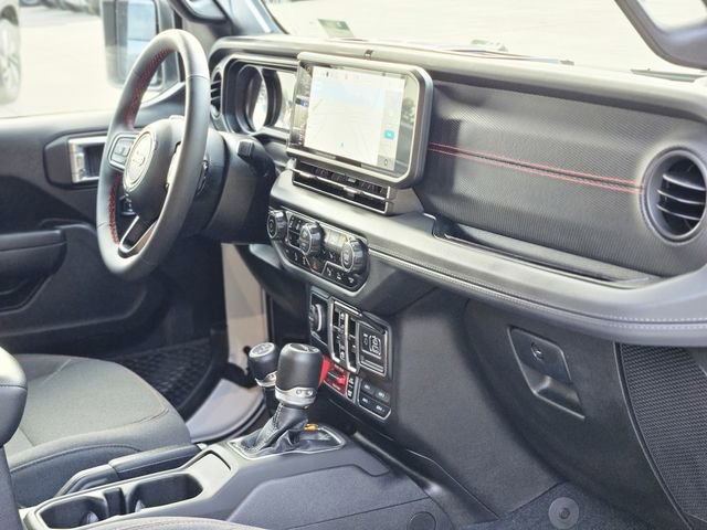 Used 2024 Jeep Gladiator Rubicon w/ Technology Group AWD/4WD image 13