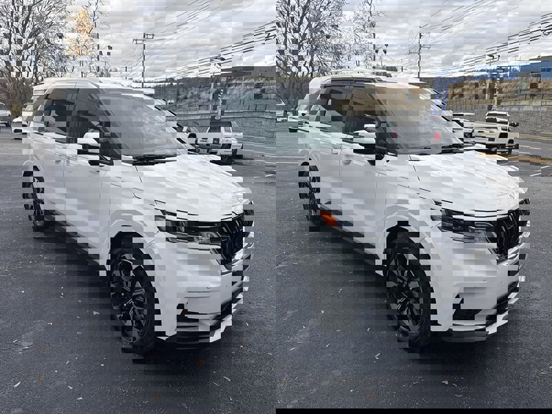 Used 2024 Kia Carnival EX image 7