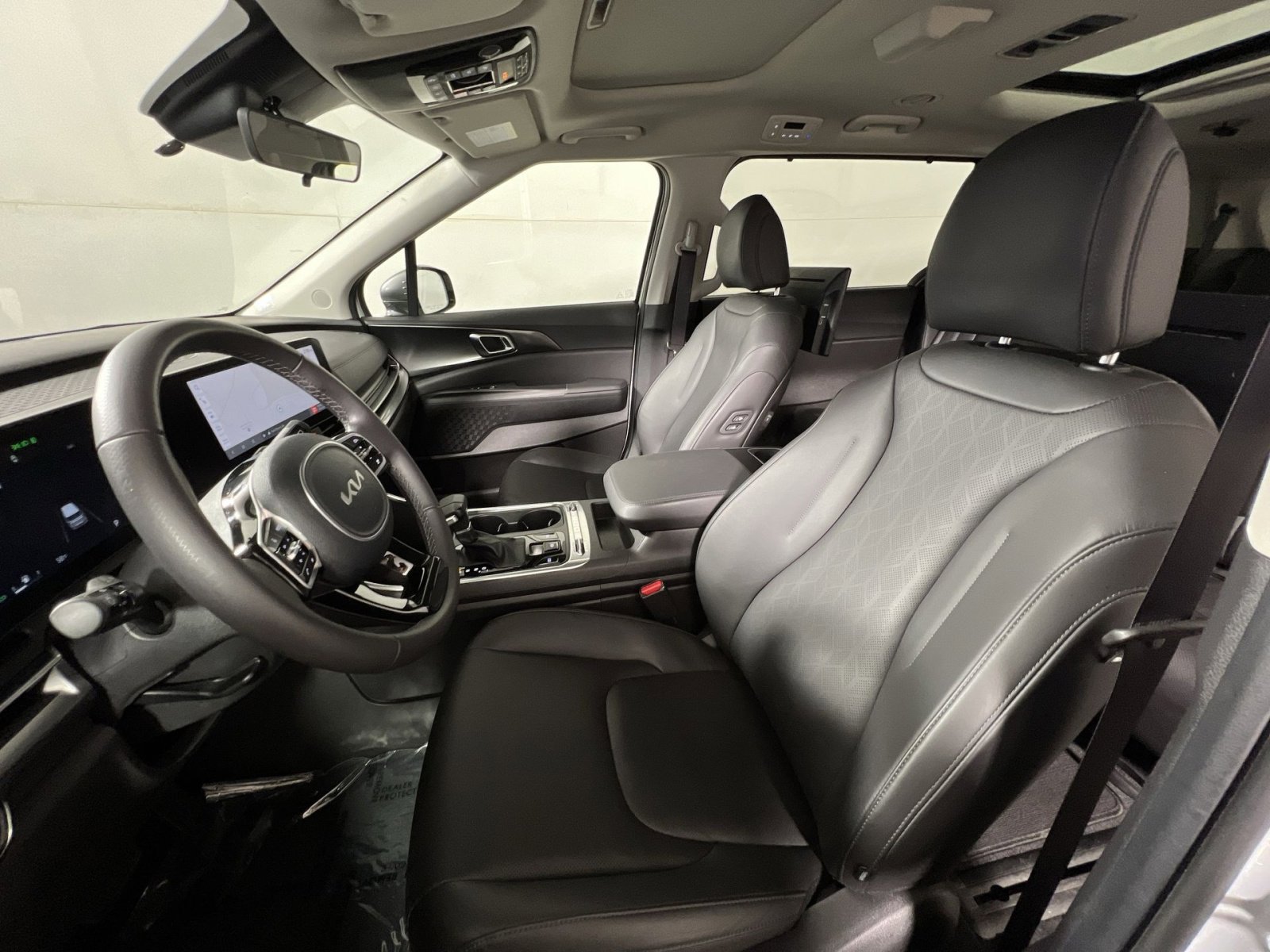 Used 2025 Kia Carnival SX FWD image 10