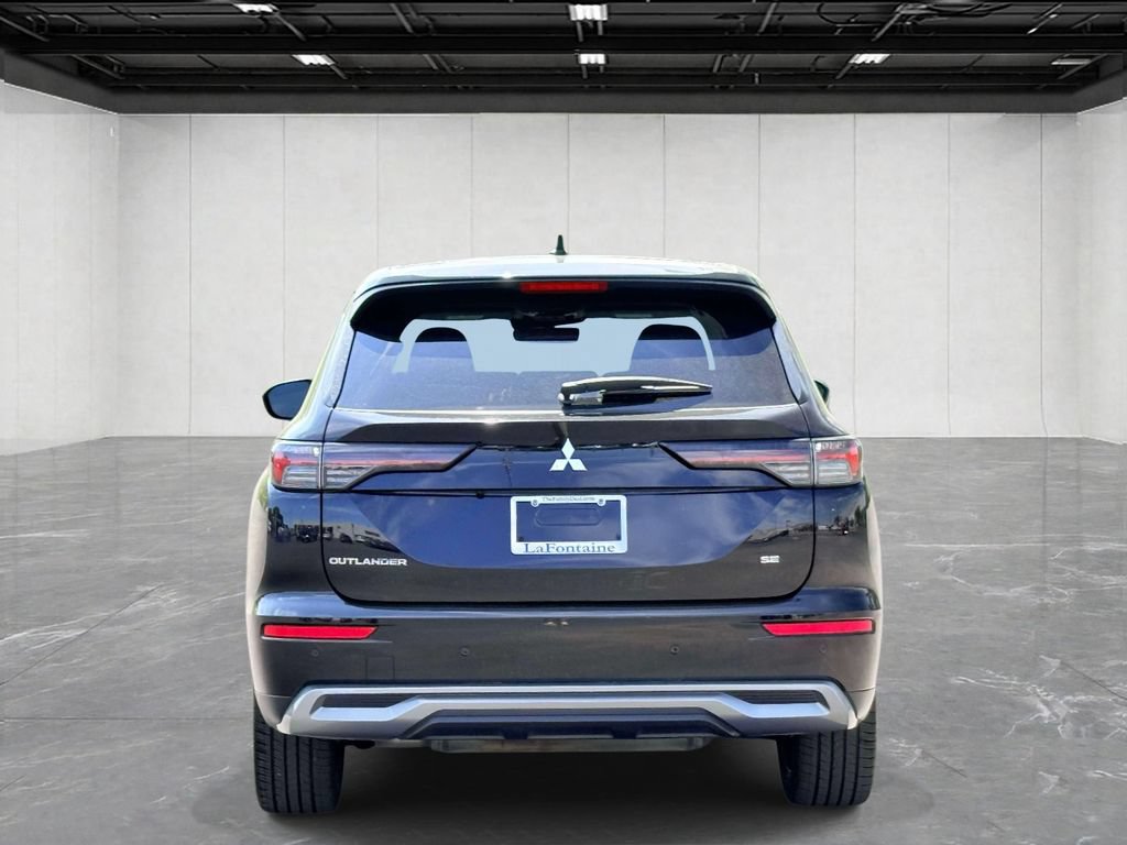 Used 2025 Mitsubishi Outlander SE FWD image 5