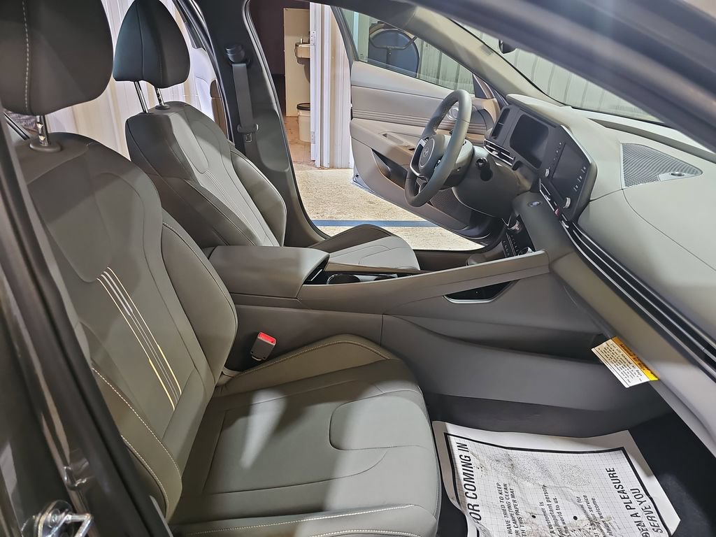 New 2026 Hyundai Elantra SEL Sport Premium FWD image 10