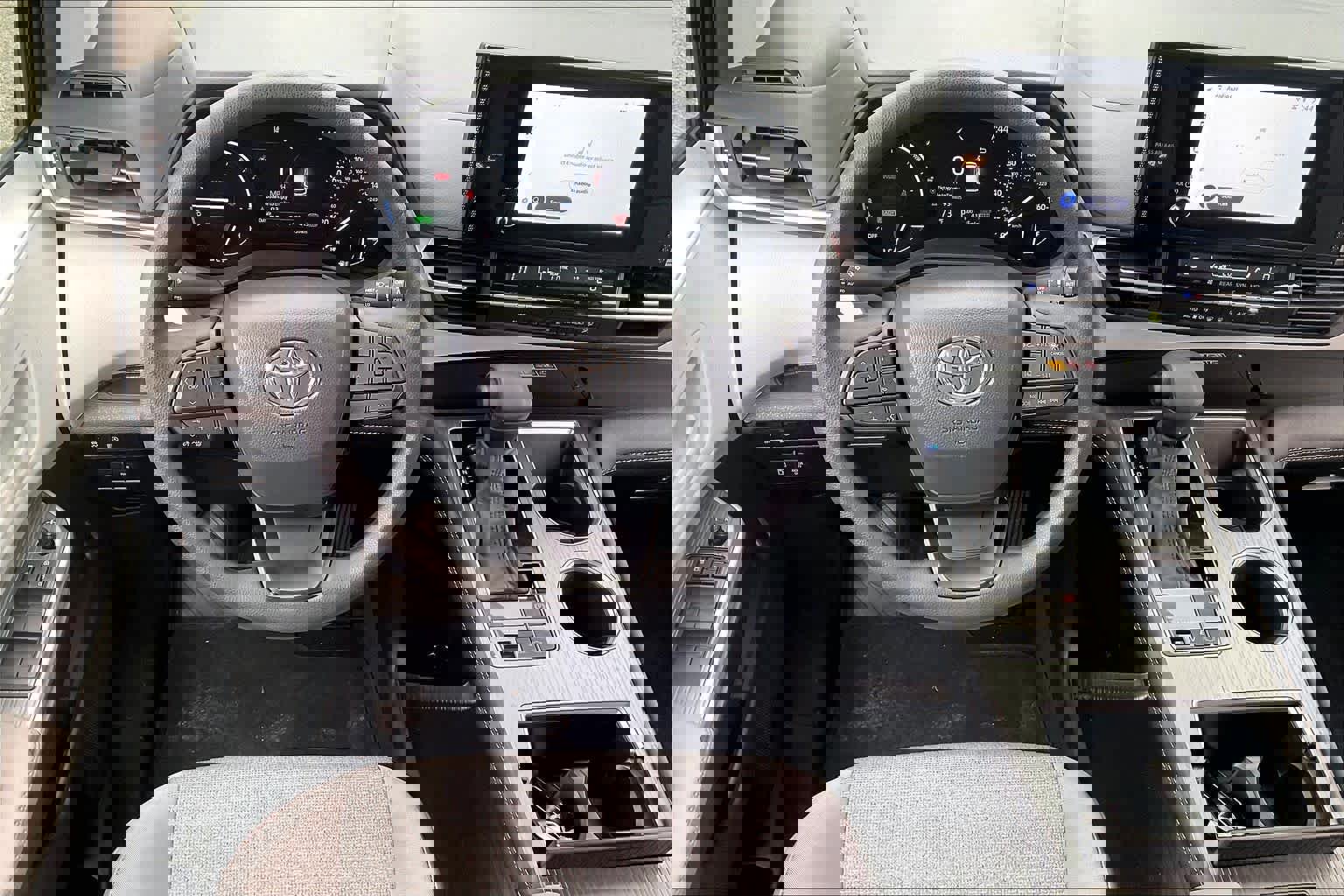 Used 2025 Toyota Sienna LE w/ LE Plus Package image 6