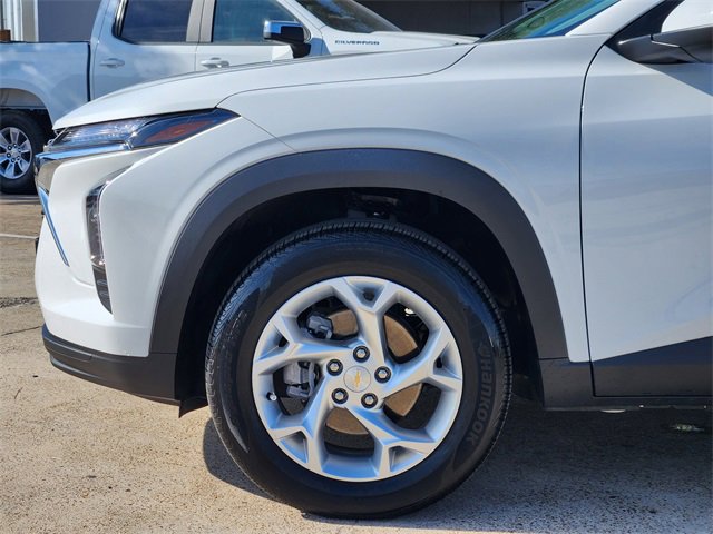 Used 2025 Chevrolet Trax LS w/ LS Convenience Package image 8