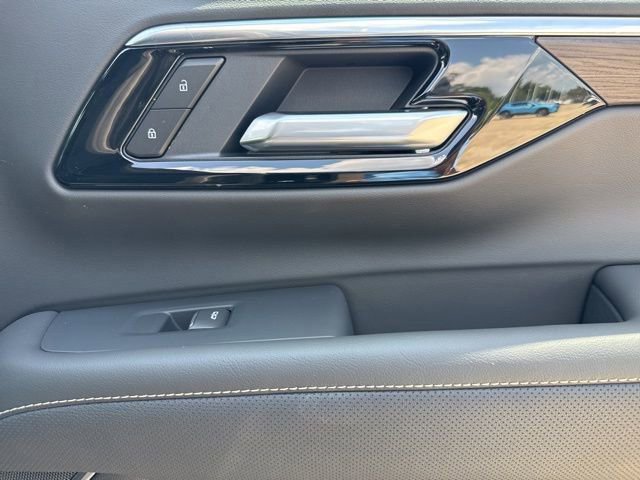 New 2025 Chevrolet Suburban Premier image 39