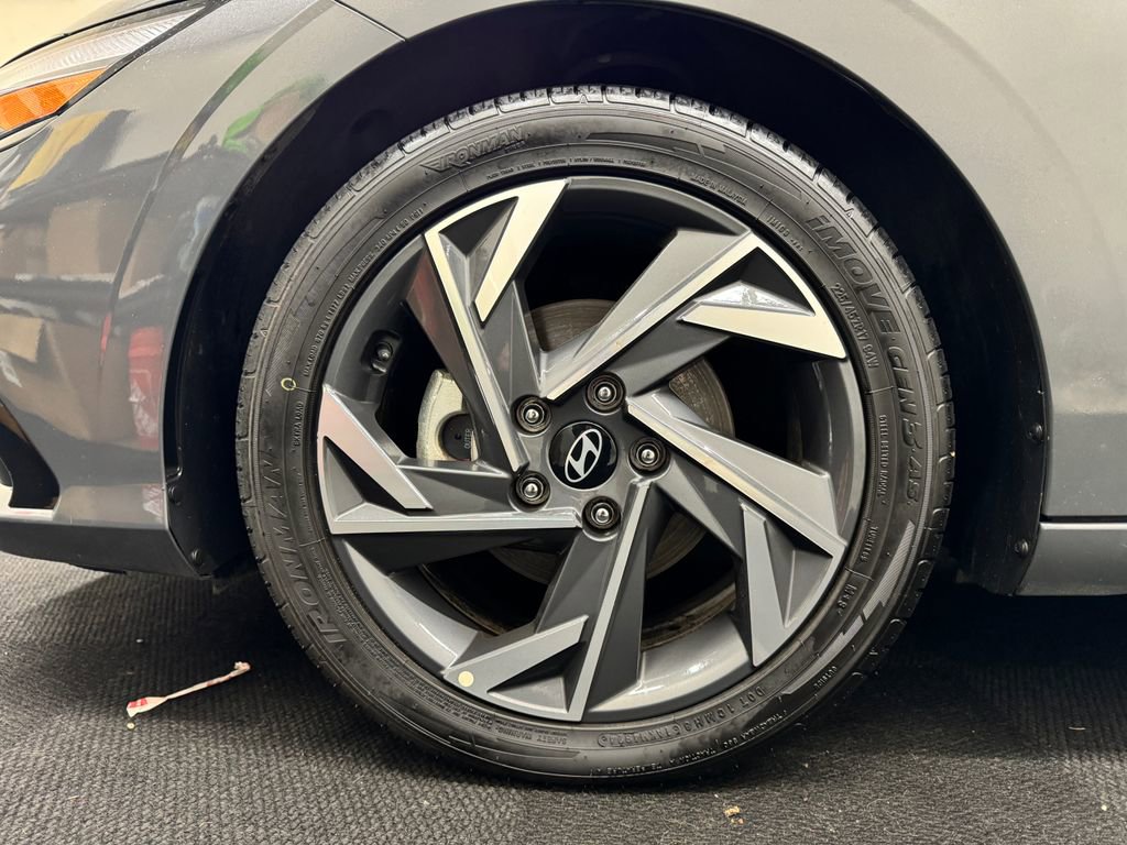 Used 2024 Hyundai Elantra Limited image 12