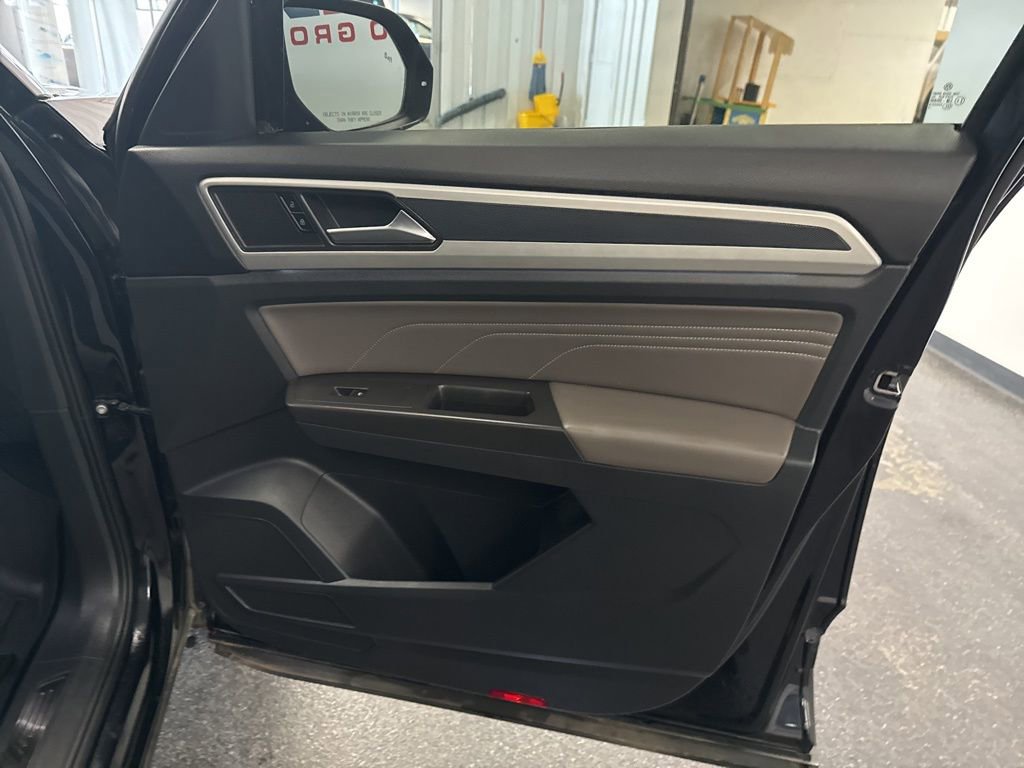 Used 2022 Volkswagen Atlas Cross Sport SEL image 37