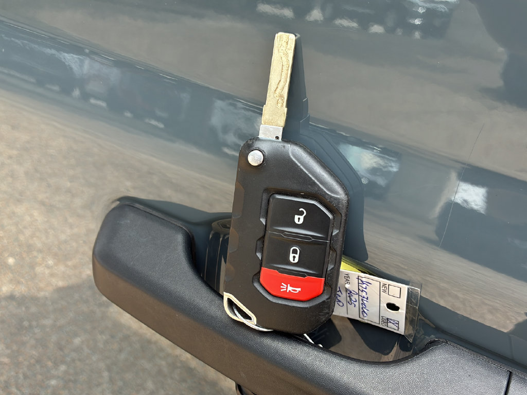 Used 2025 Jeep Wrangler Unlimited Sport AWD/4WD image 46
