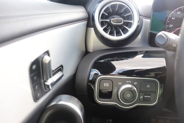 Used 2025 Mercedes-Benz CLA 250 image 28