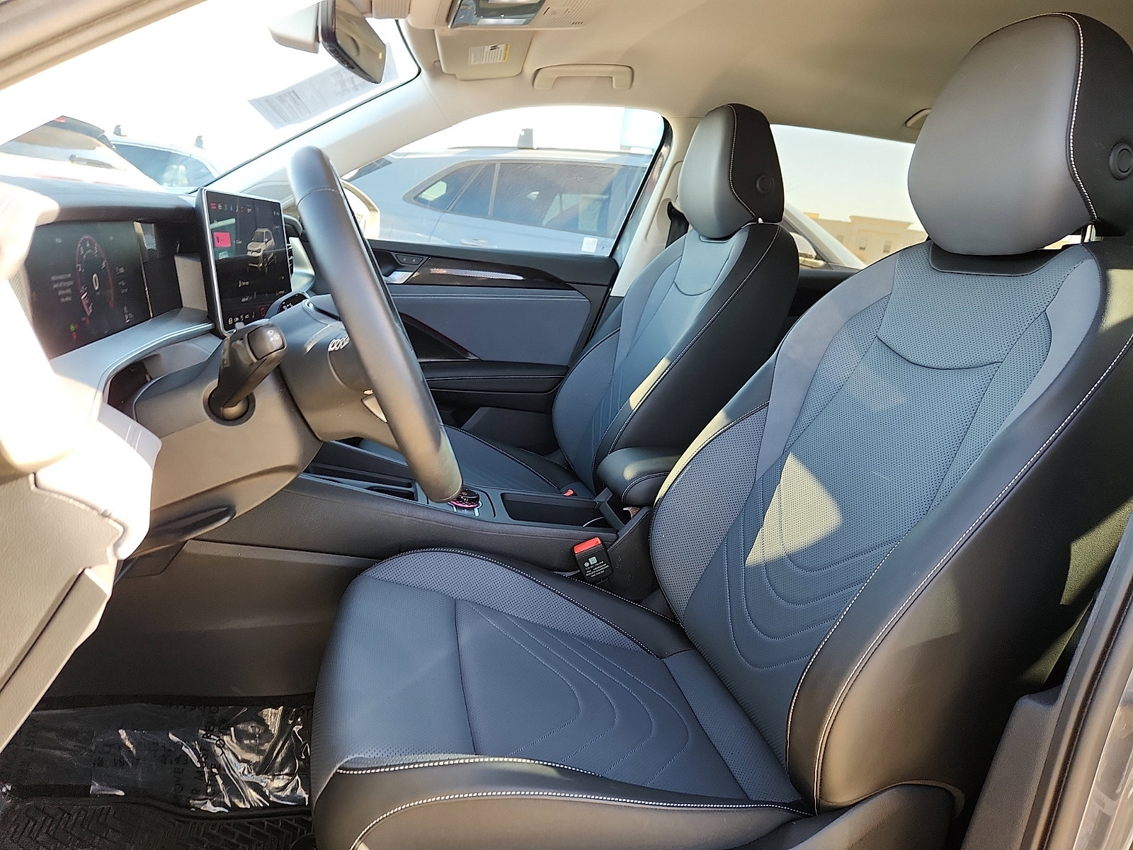 Certified 2025 Volkswagen Tiguan SE image 13