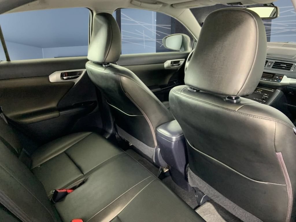 Used 2013 Lexus CT 200h w/ Premium Pkg w/Navigation FWD image 12