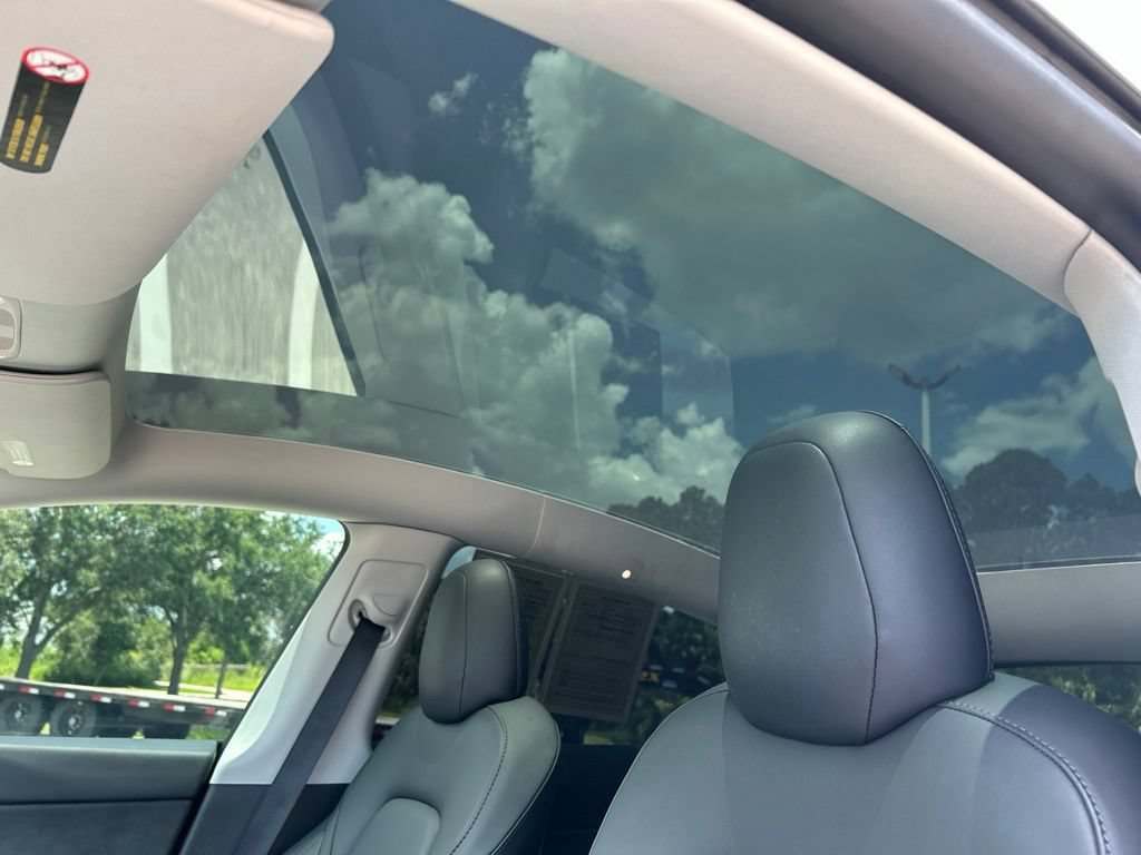 Used 2022 Tesla Model Y Long Range AWD/4WD image 21