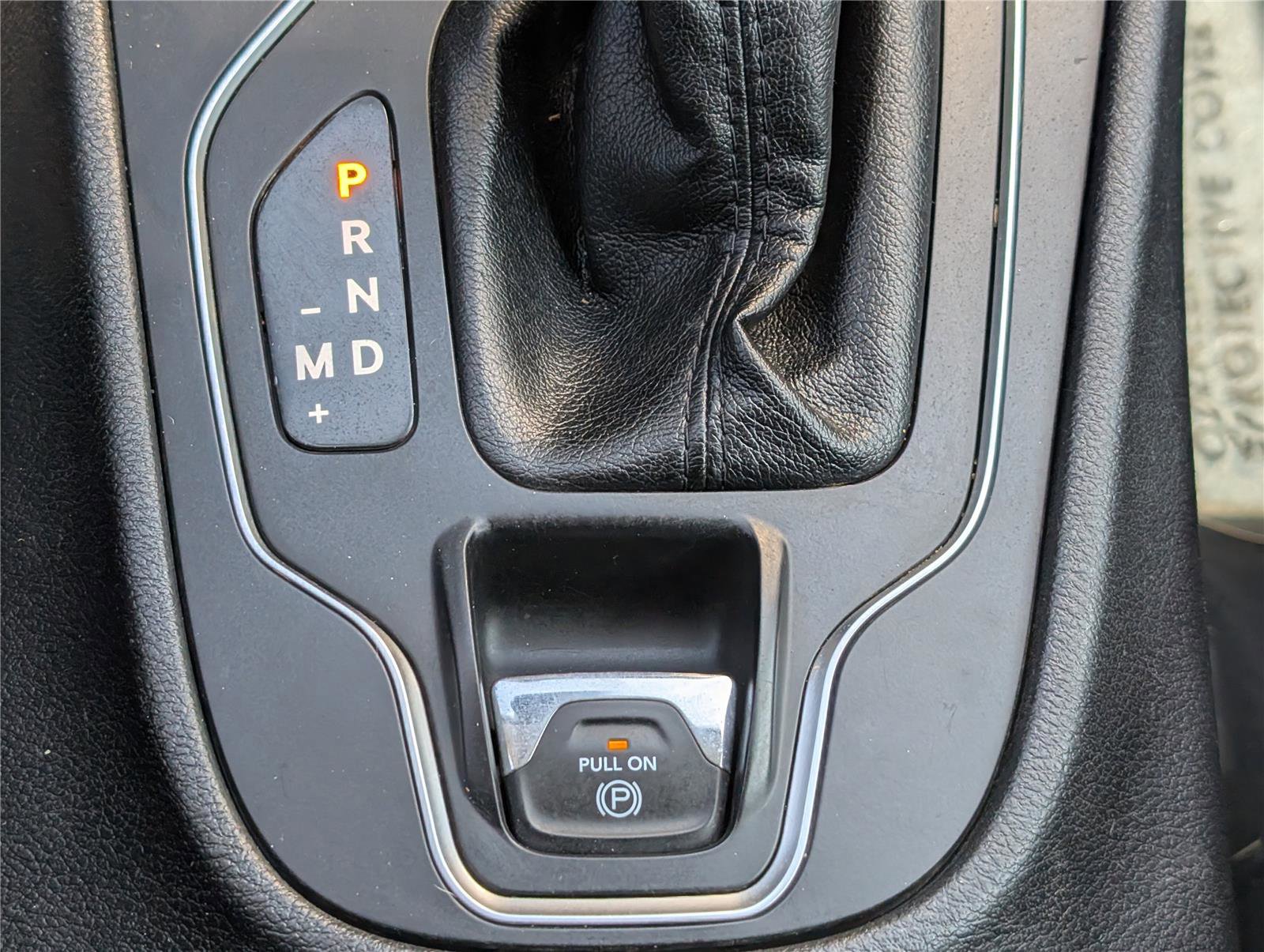 Used 2020 Jeep Cherokee Latitude Plus w/ Cold Weather Group AWD/4WD image 25