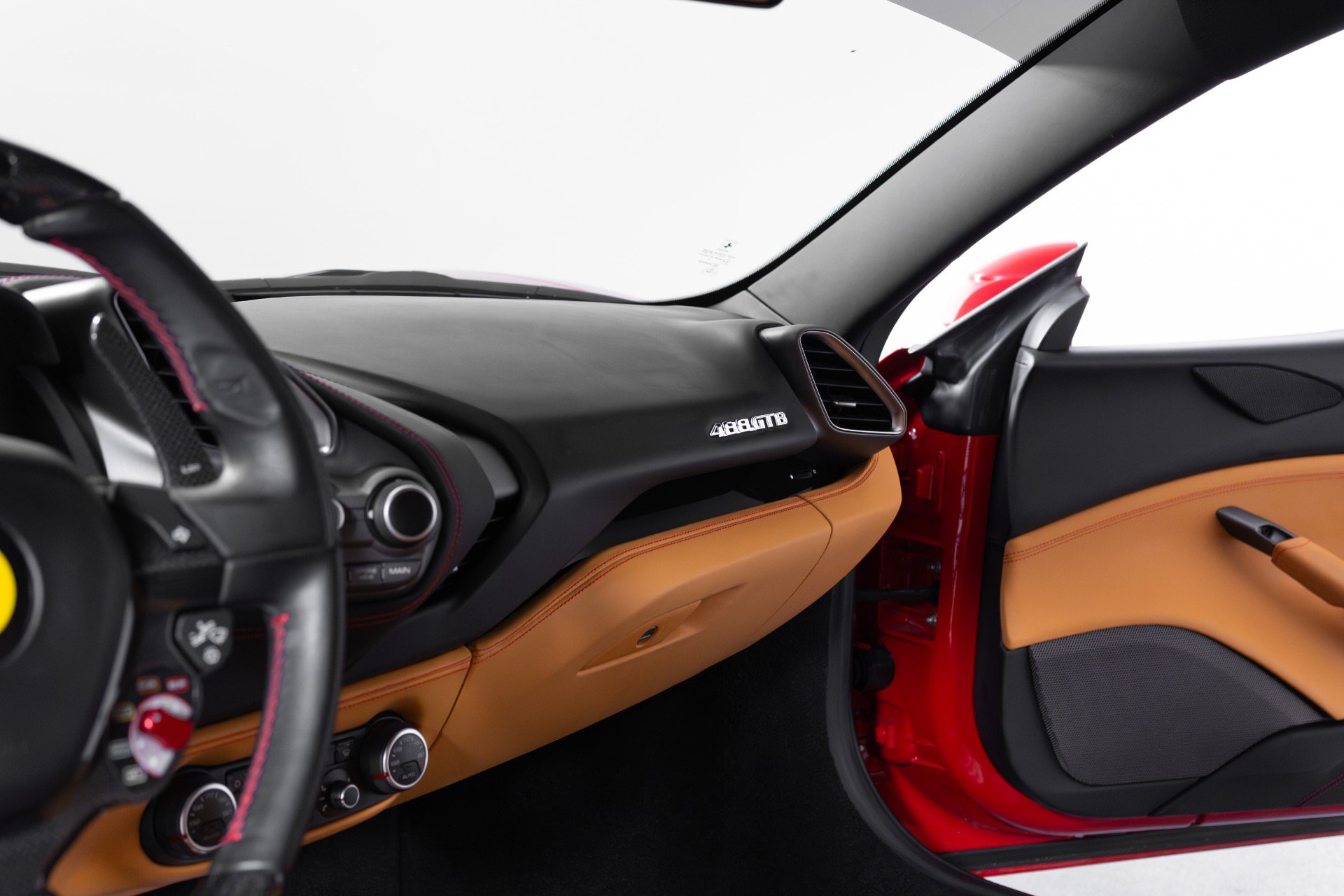 Used 2017 Ferrari 488 GTB RWD image 44
