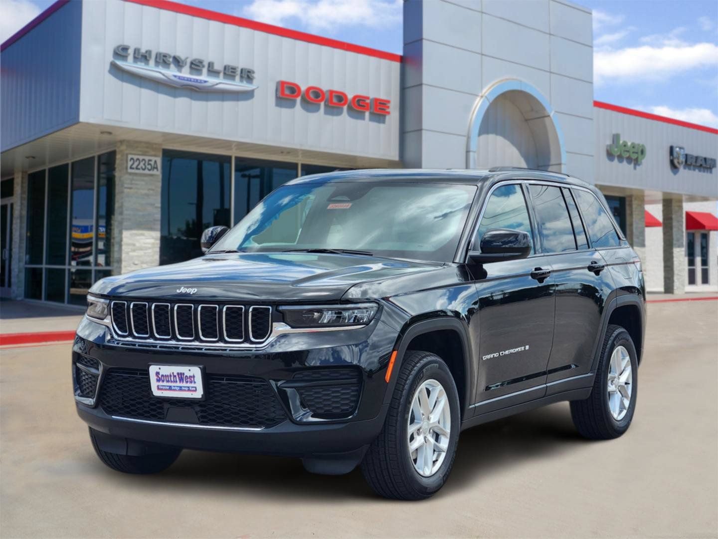 New 2026 Jeep Grand Cherokee Laredo X AWD/4WD image 2